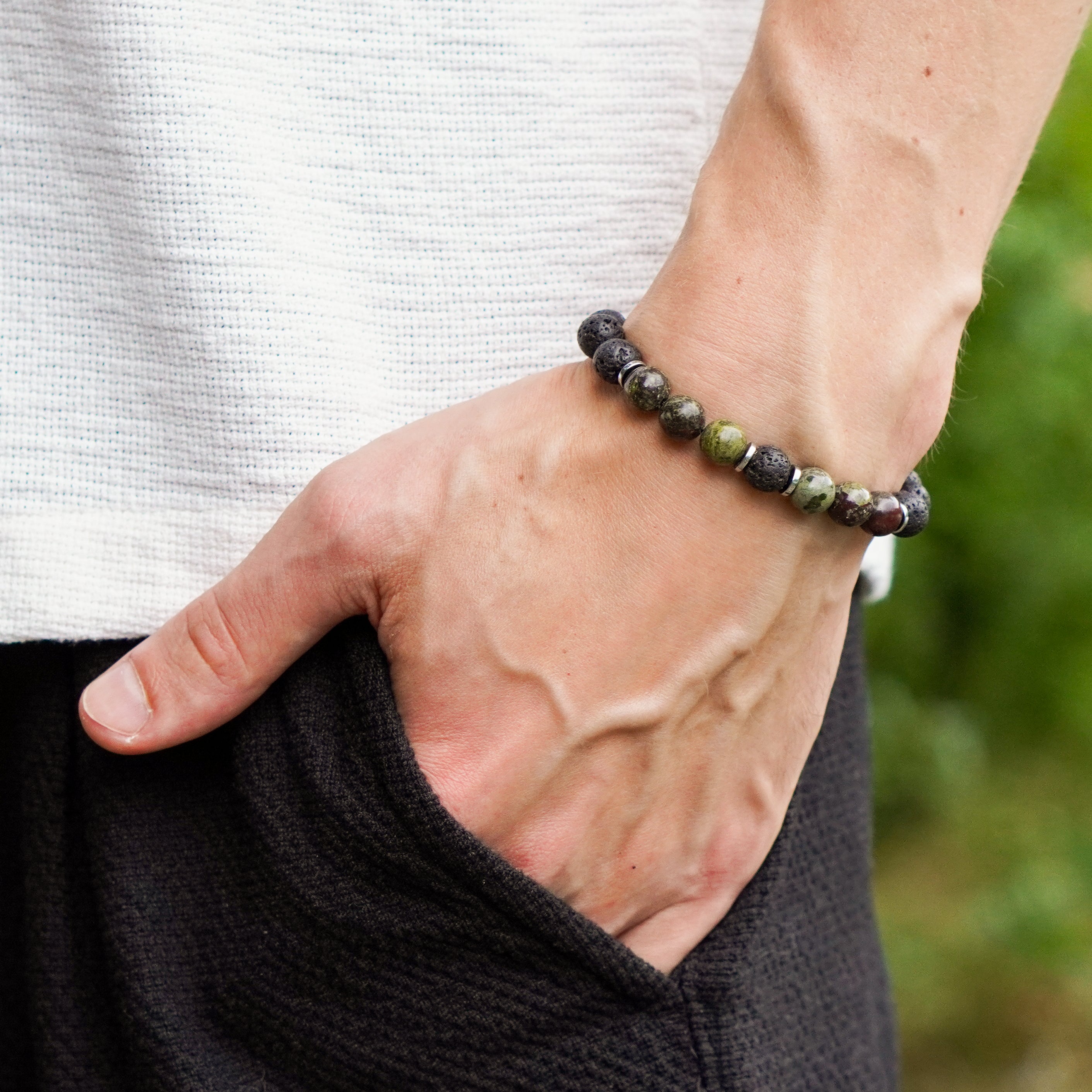 Stylowa bransoletka z kamieni naturalnych dla mężczyzn – dragon blood, hematyt i skała lawowa