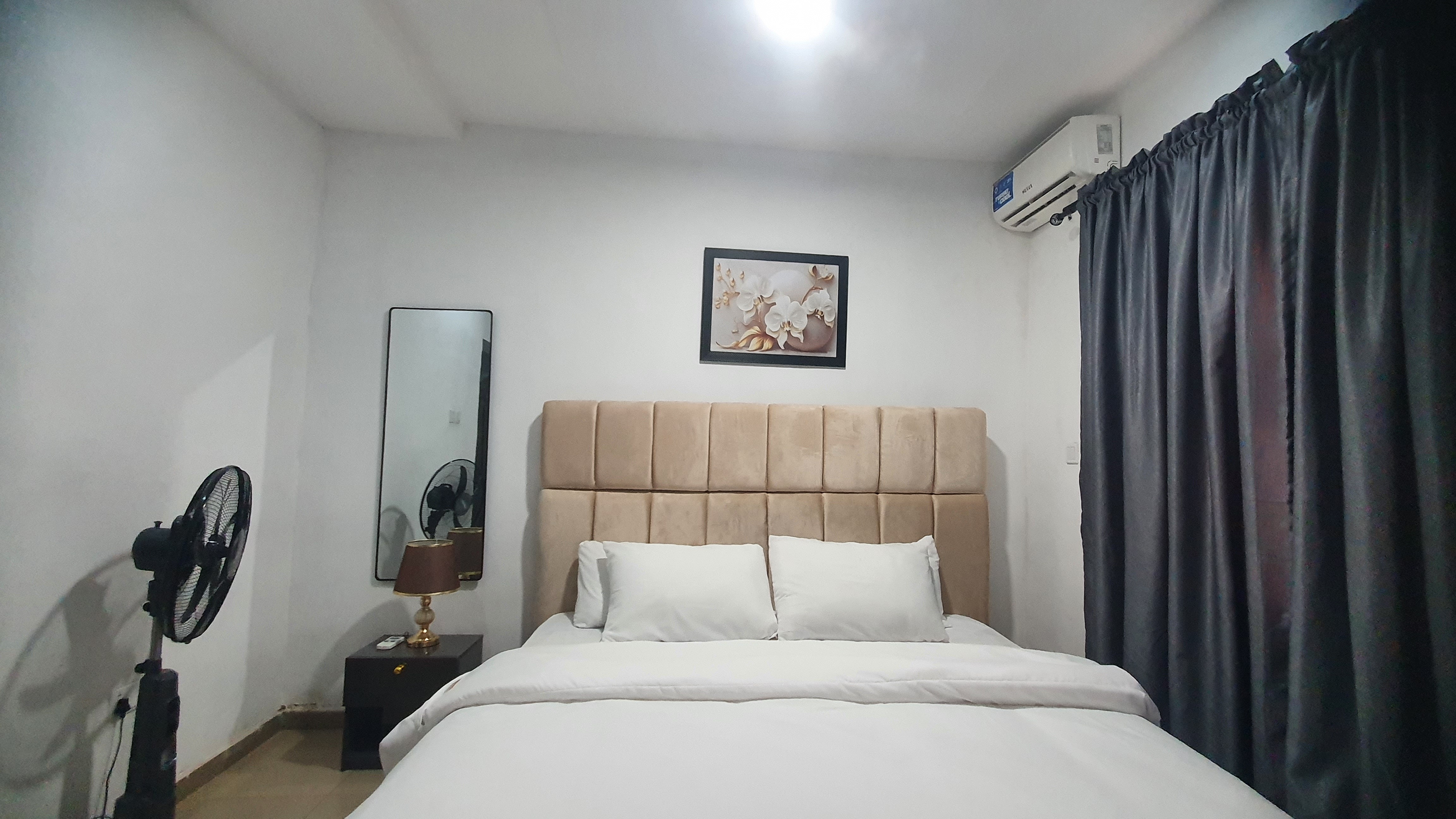 elite suite master bedroom with orthopedic bed 