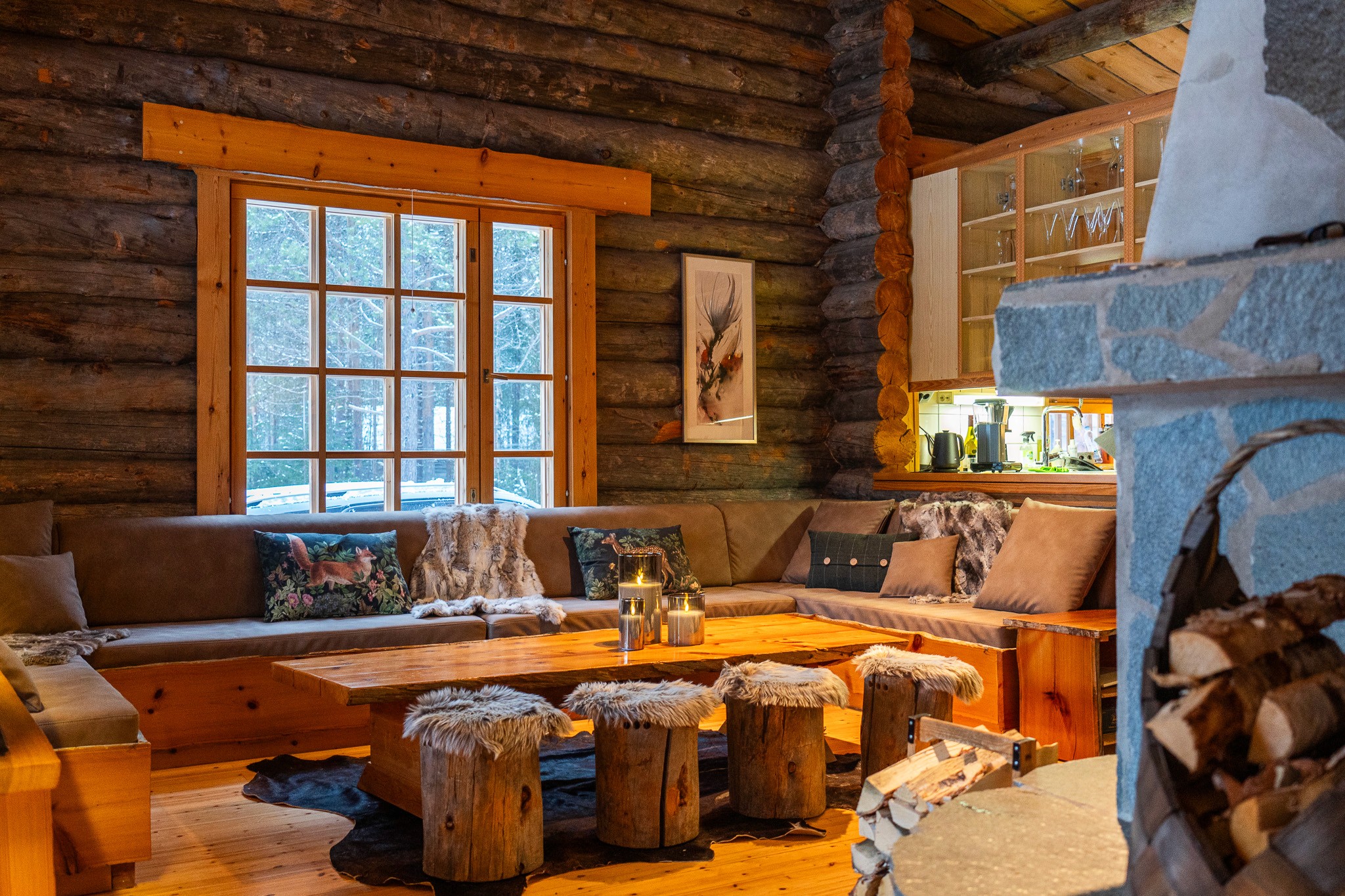 woman holding a phone and man looking at the phone. both are smiling