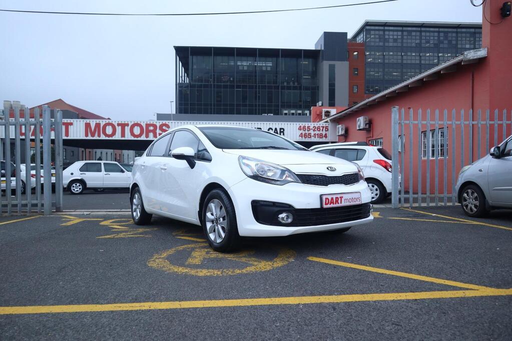 A view of the top of the eiffel tower