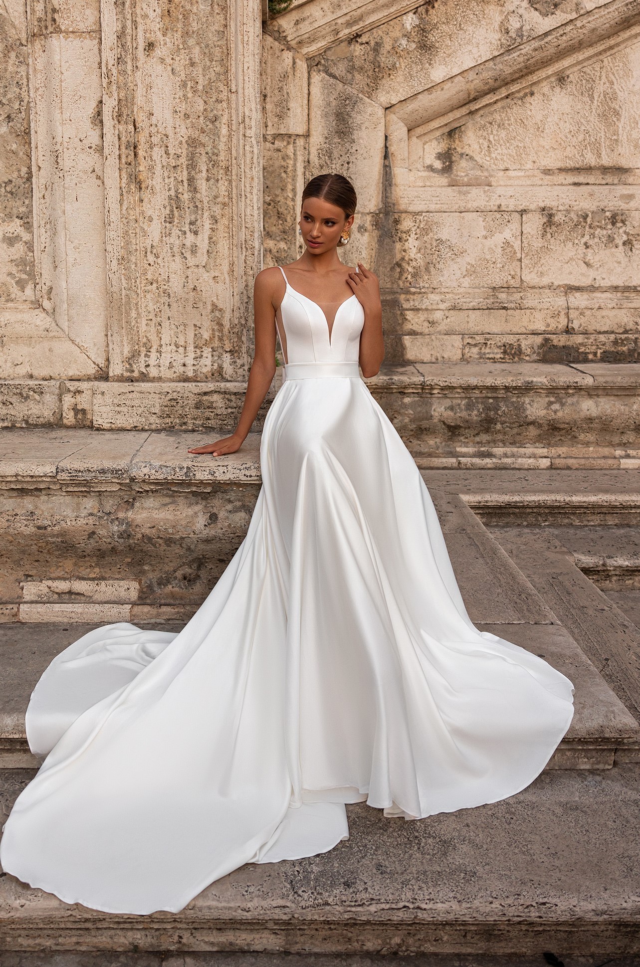 Brautkleid in A-Form aus mattem Satin