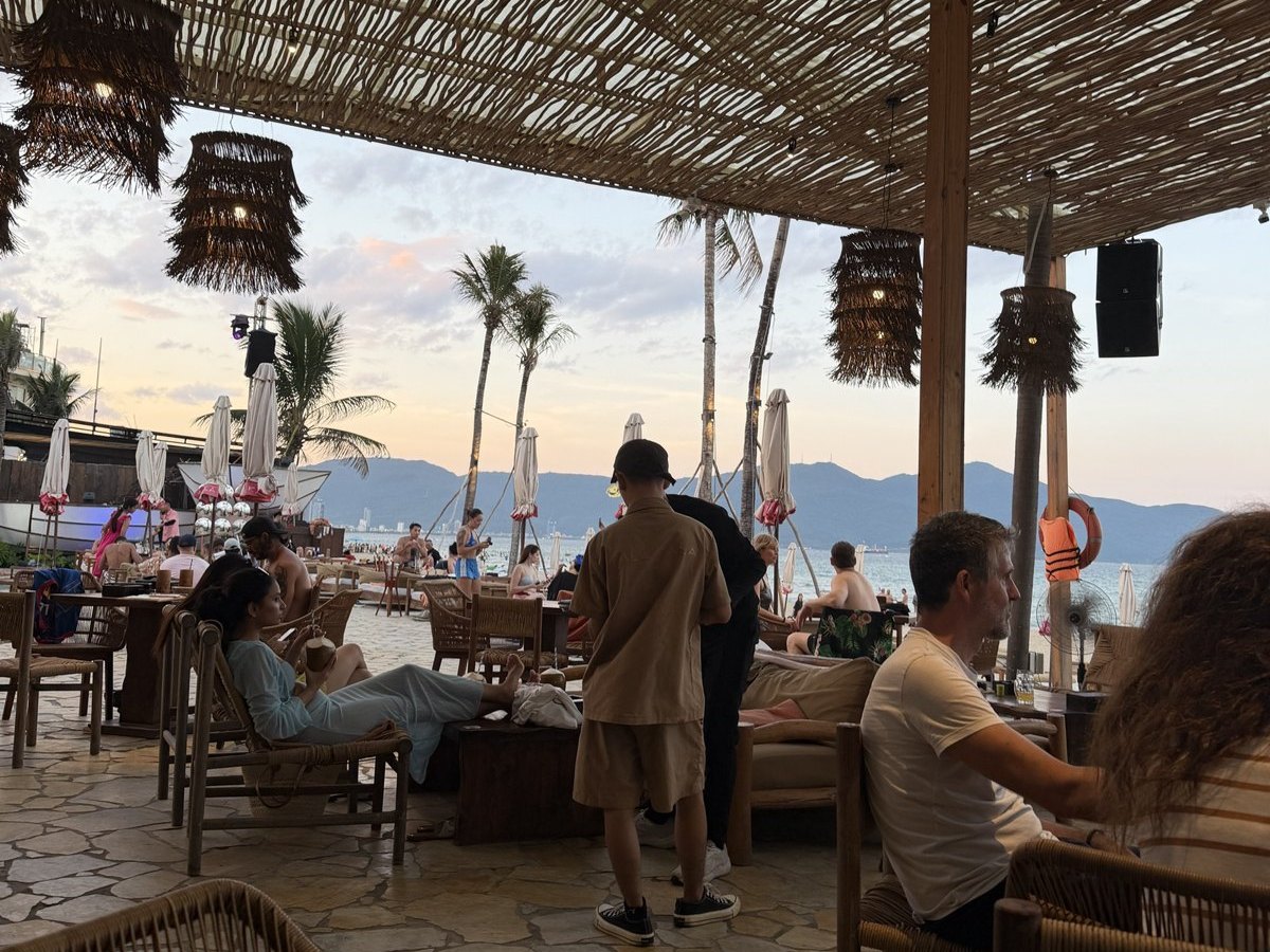 Friends and couples at a beachfront bar in Da Nang
