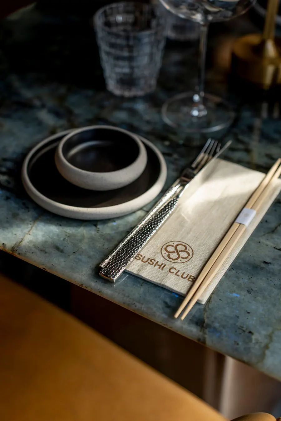 Sushi Club tableware: green marble, ceramics and chopsticks