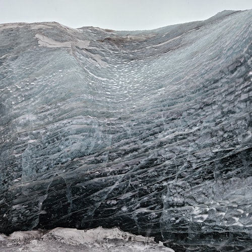 Fengslende striper og linjer i breen