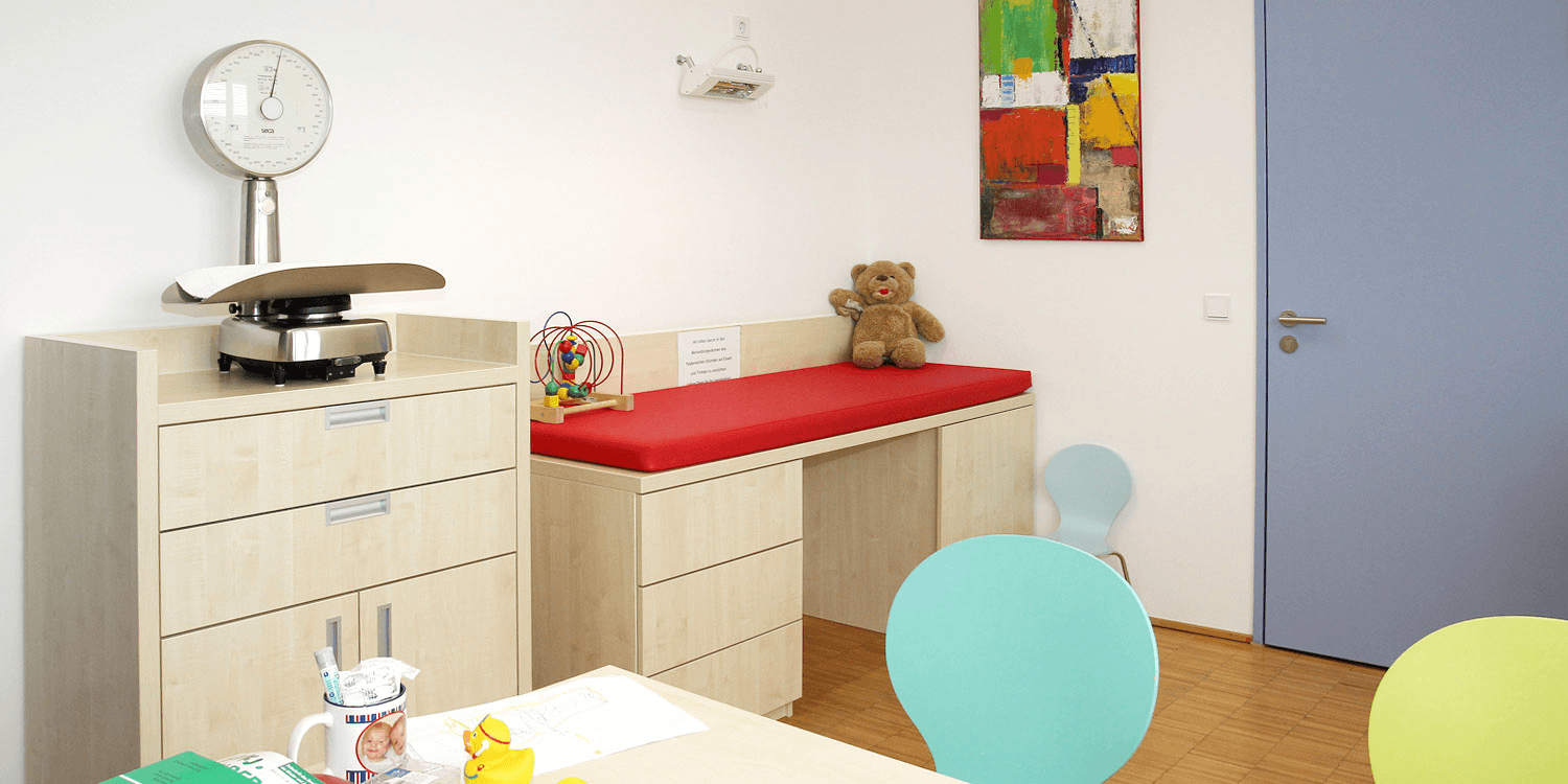 Kindgerechte Praxiseinrichtung der Kinderarztpraxis mit Herz Heinsberg