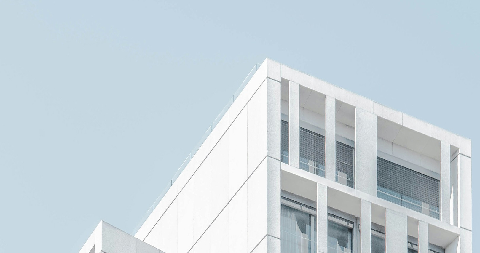 Dynamic picture of a cyclist riding downhill