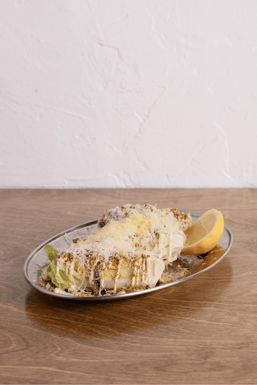 Salade césar, câpres et anchois.