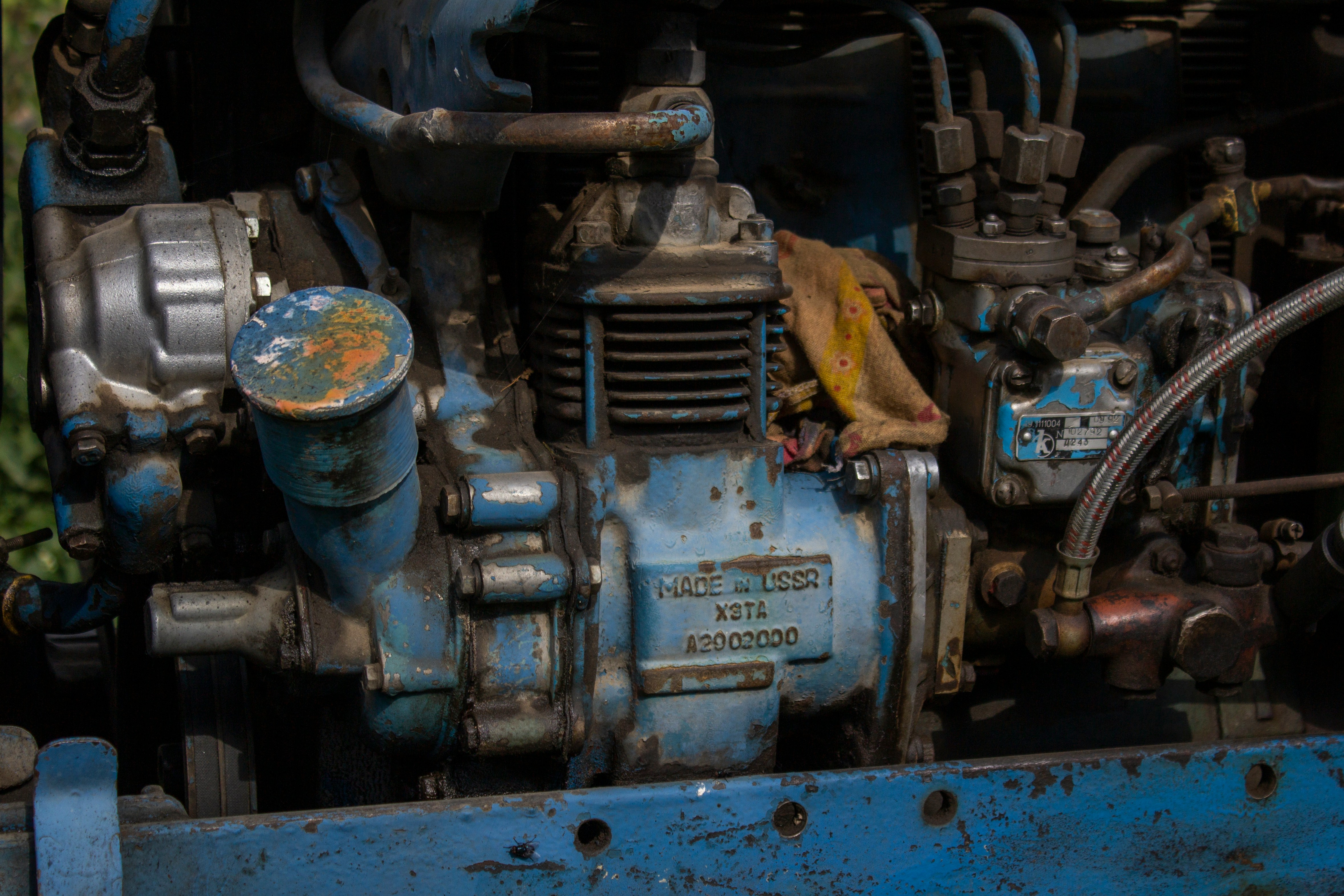 blue and black industrial machine