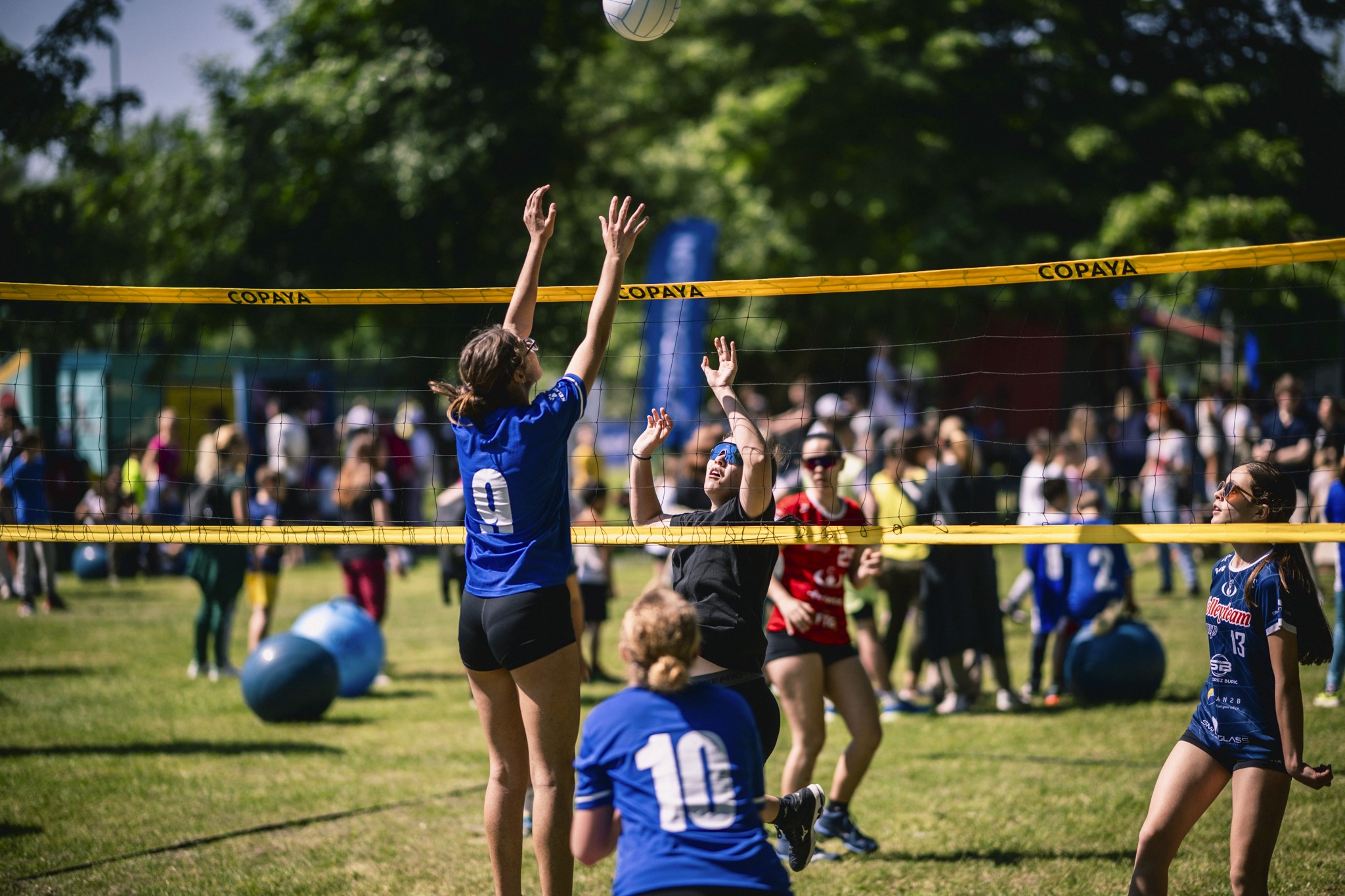 Girls playing volleyball at Jarun during the Festival of Sports.