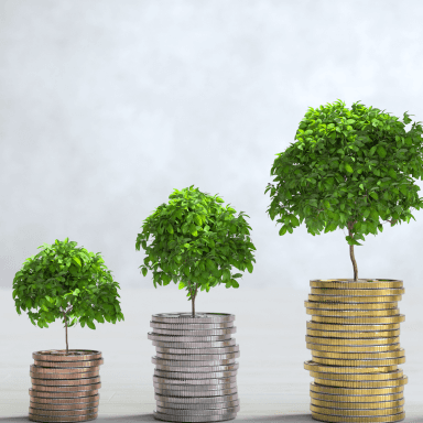 Five stack of coins with varying heights symbolizing successful investment in k-beauty despite the high MOQ challenges