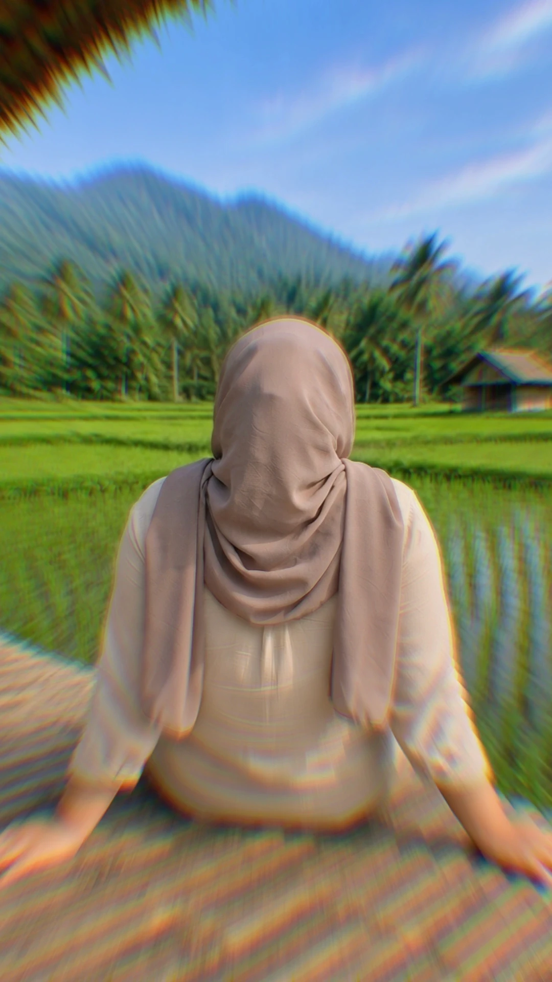 Iffah, mahasiswi S1 Manajemen Pendidikan. Hobi saya membaca buku dan mendengarkan musik. Saya disini berperan sebagai admin yang membantu mengelola komunikasi dan mendampingi alur layanan agar setiap kawan merasa aman dan didengar.