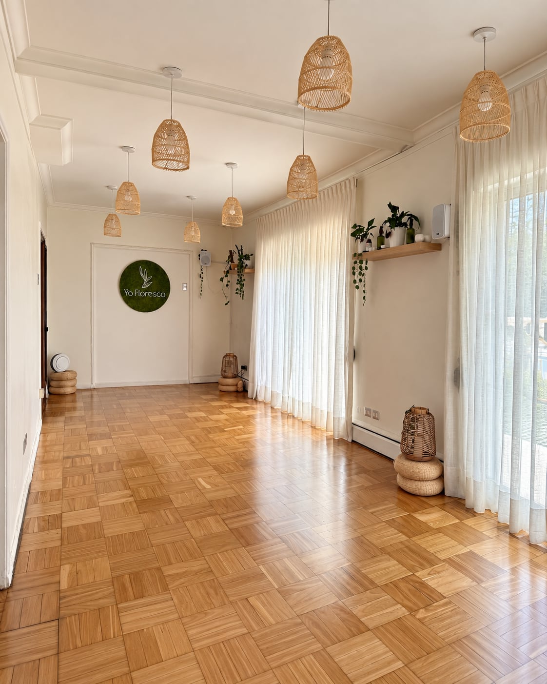 Sala taller de Yo Floresco en Las Condes para cursos, charlas y talleres de bienestar.