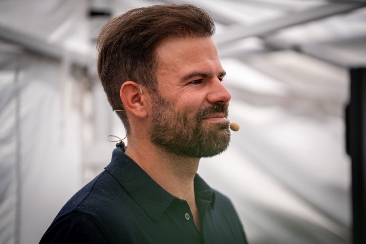 Weeve author portrait
