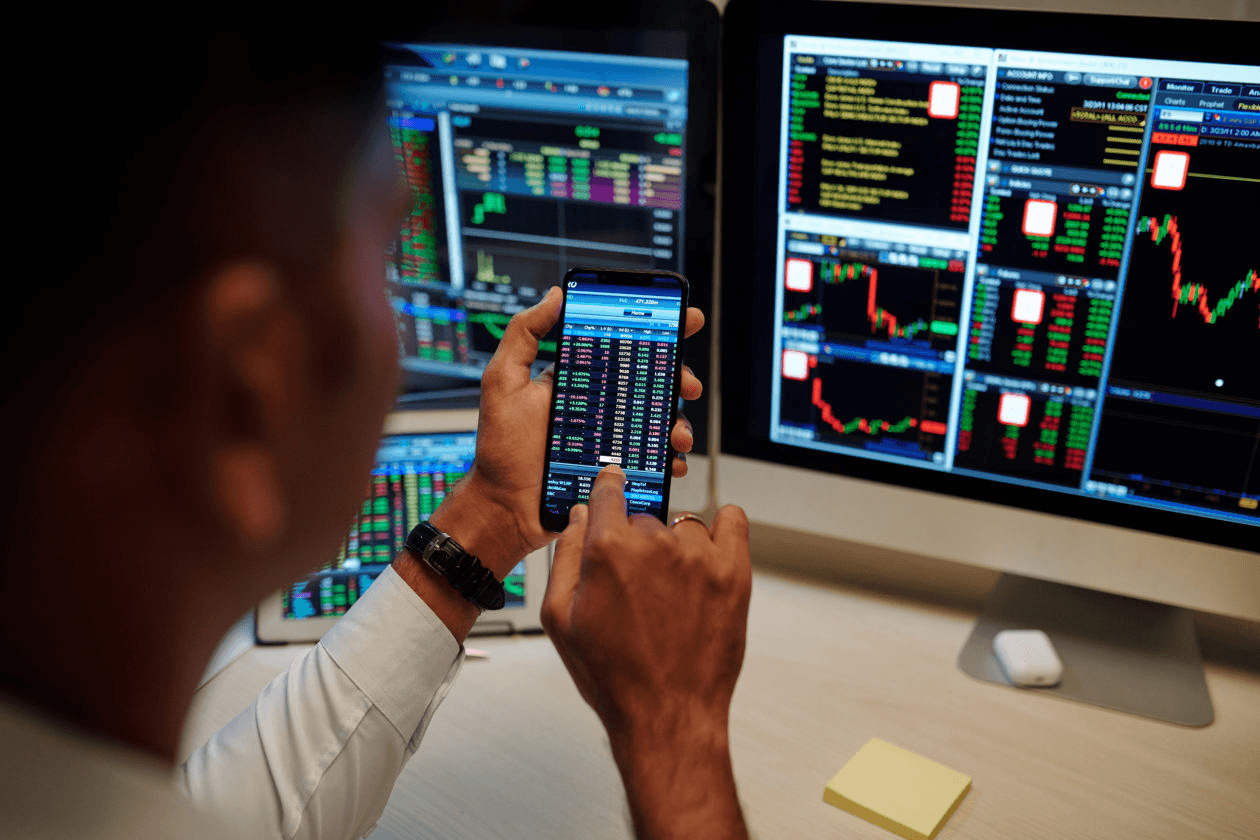 man executing trade - What Does Volume Mean in Crypto