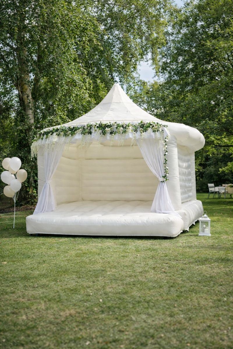 Location château gonflable blanc mariage