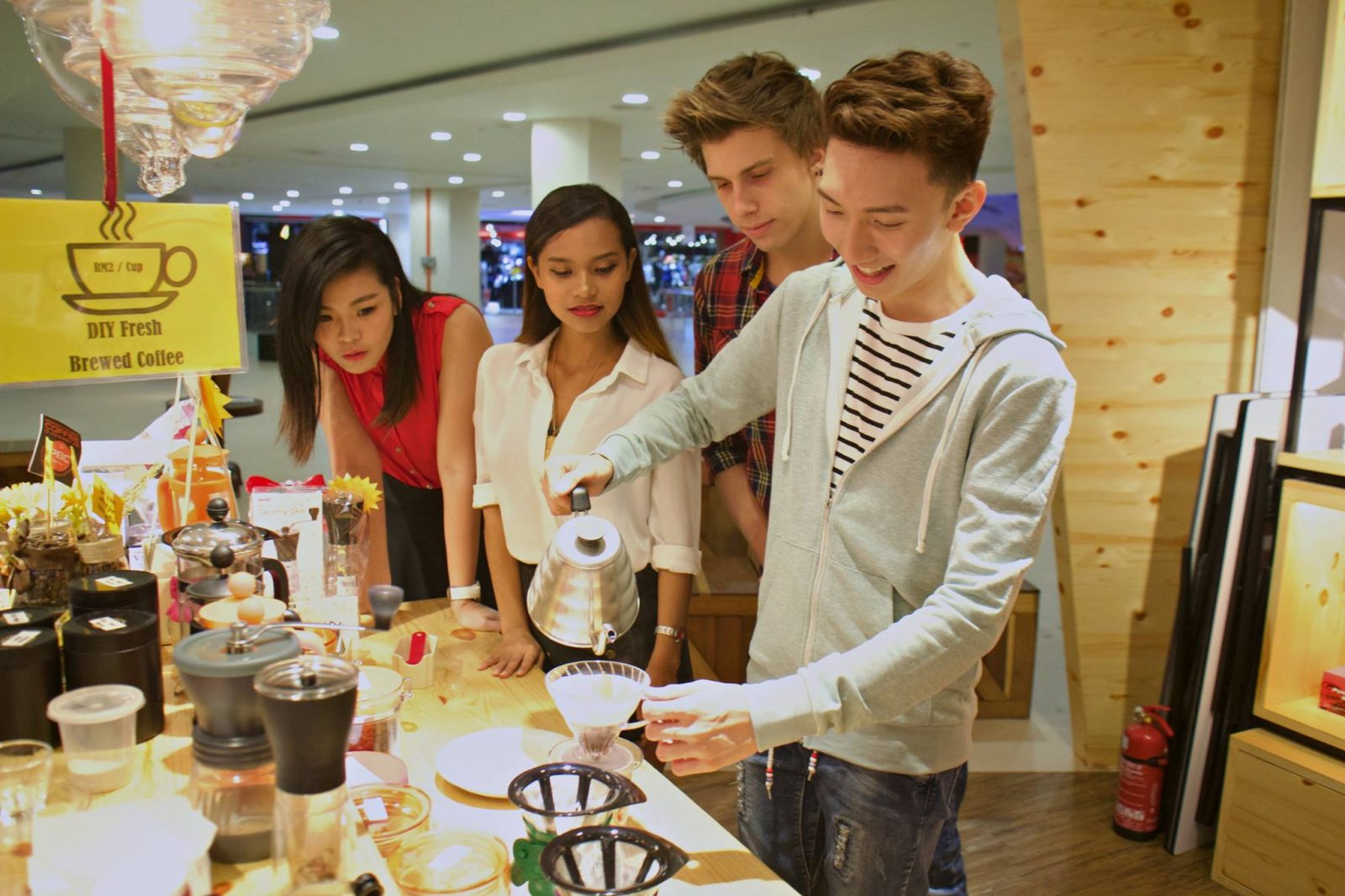 Penang Best Coffeee customer pouring coffee