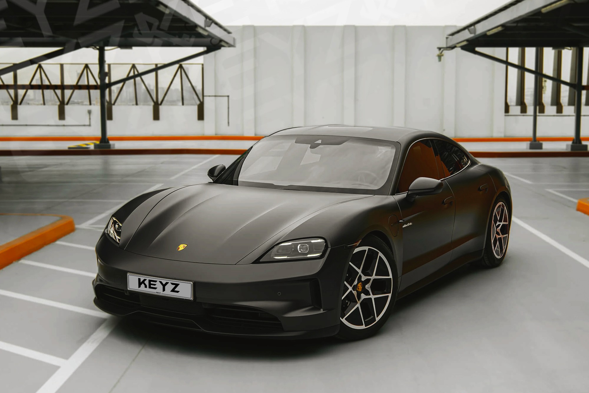 Vue extérieure Porsche Taycan Gris Mat – Location Sportive à Dubaï | Keyz Rent