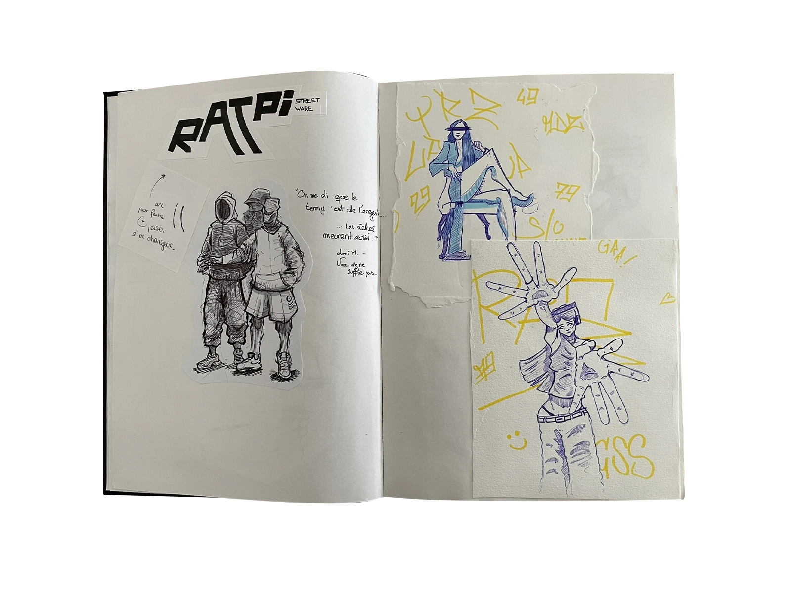 Photographie d'une table de cours avec dessus diverses feuilles papier de recherche comprenant des schémats, dessins, notes, ... Un ordinateur est également présent sur la table. Ce dernier semble être à l'équilibre par-dessus une pile de dossier.