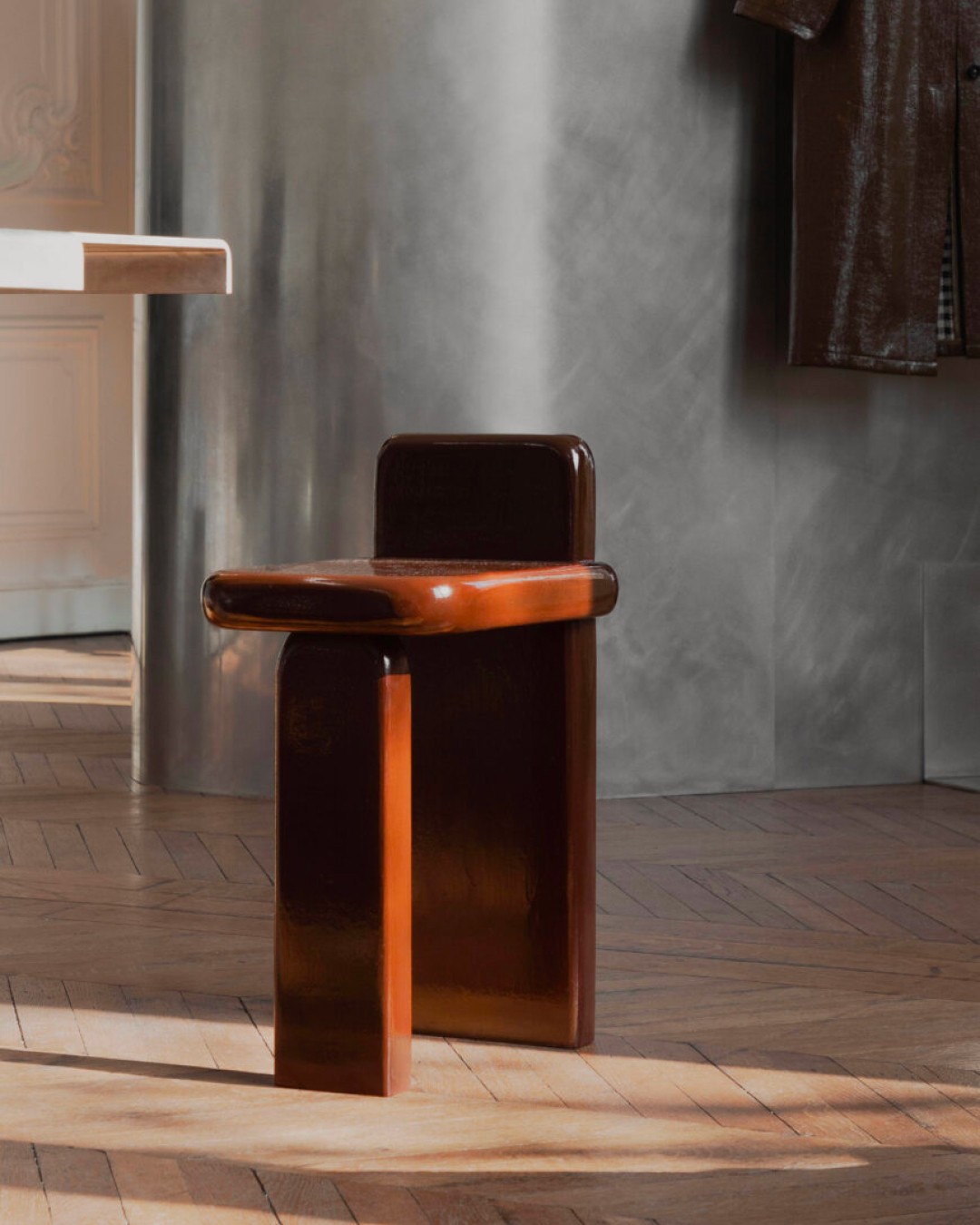 Destroyers builders, Lacquered stool