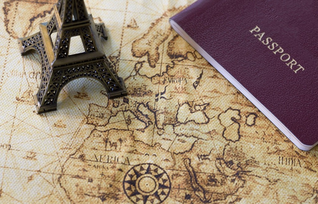 french passeport on a map with an eiffel tower illustrating the passeport talent