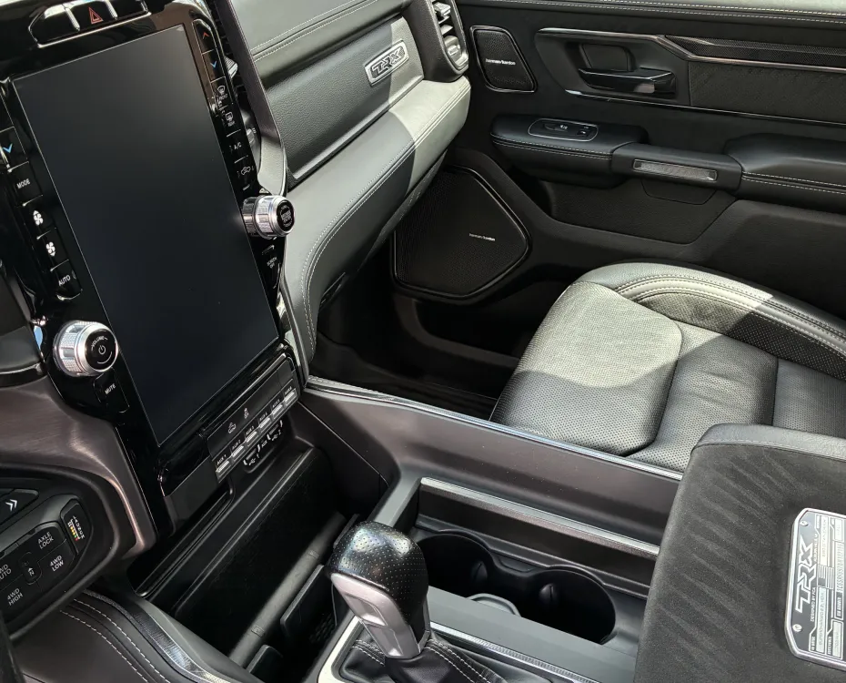 Car Salon - Pinnacle  Auto Detailing