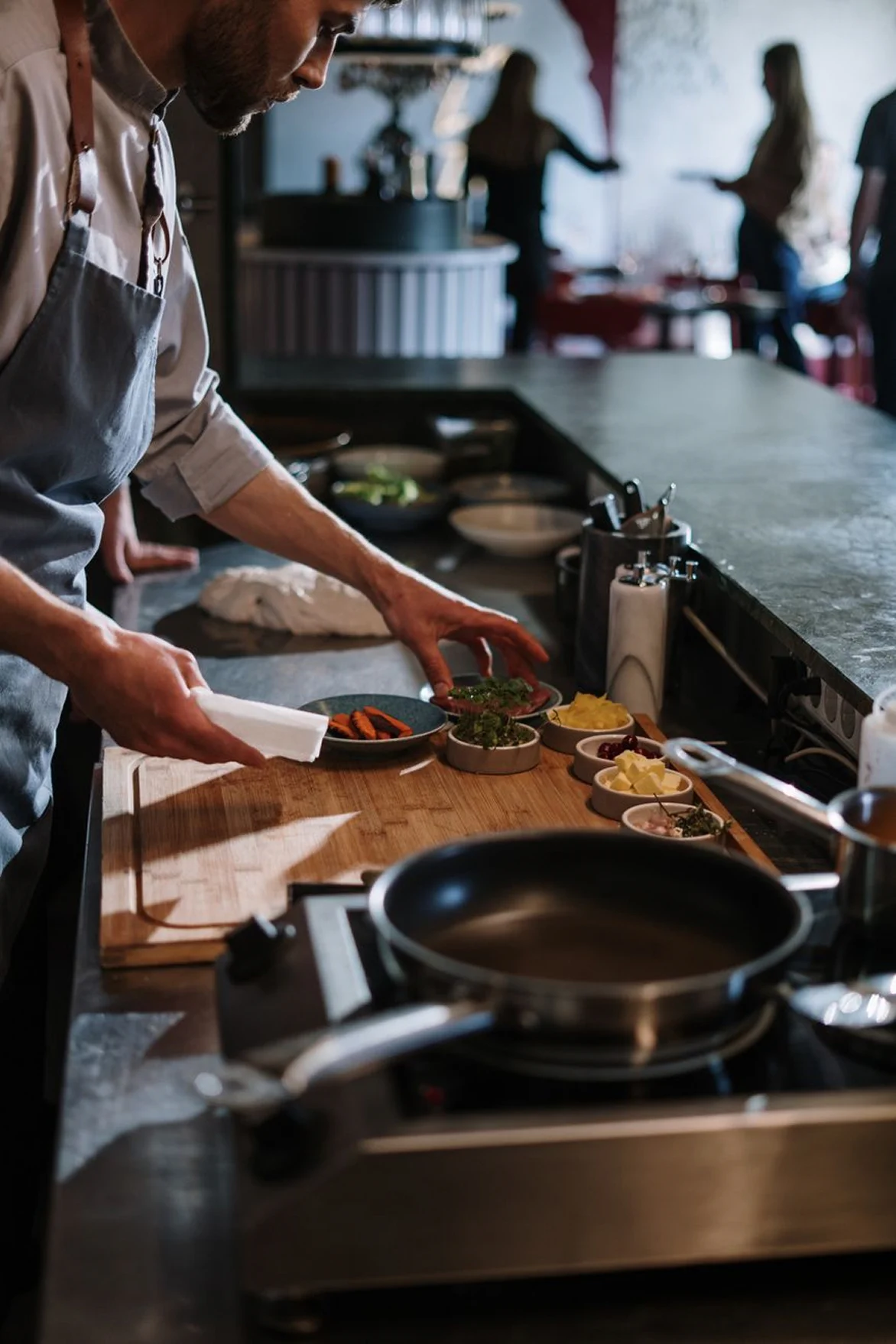 Chef preparing fresh ingredients at a resort dining counter.