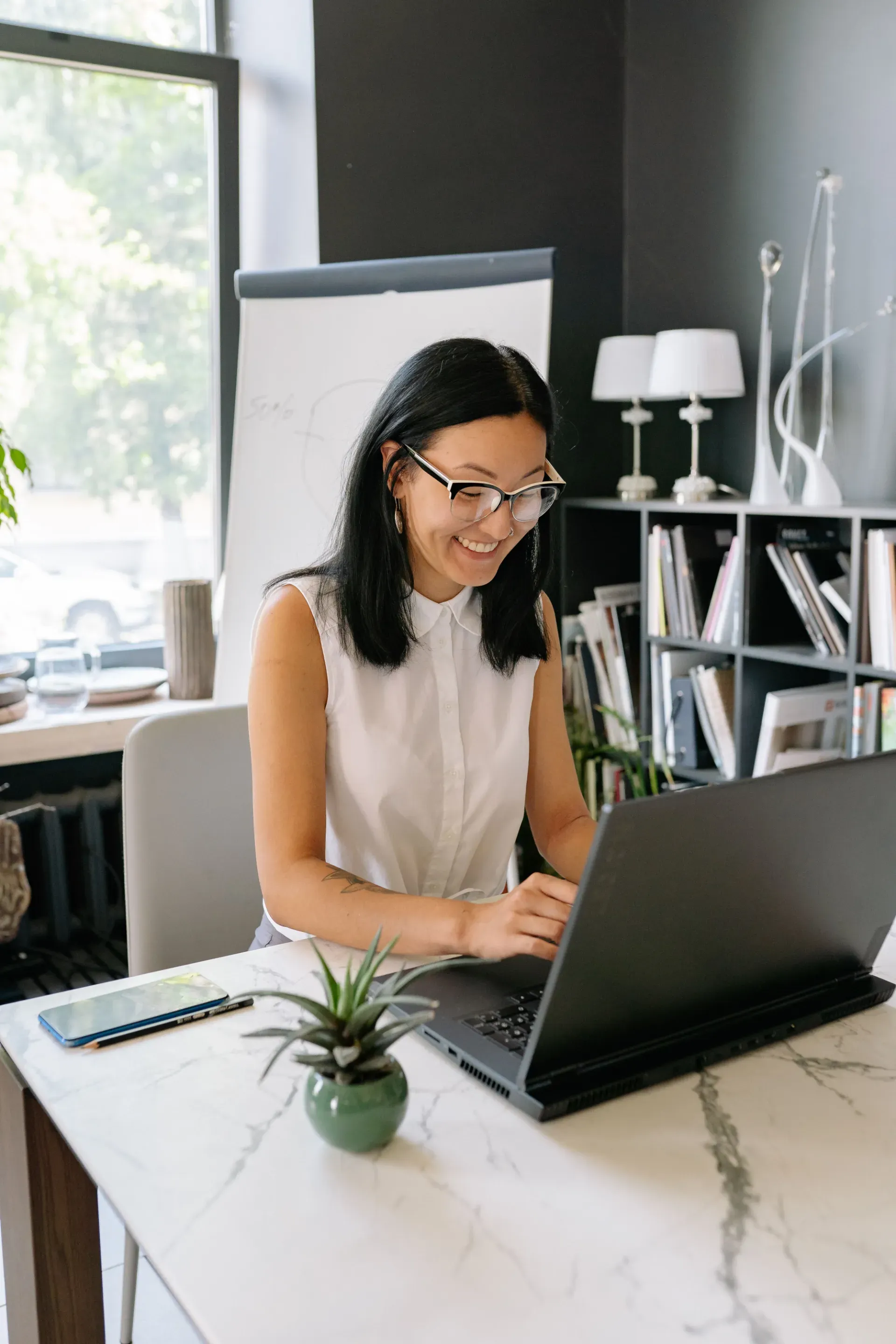 A customer support specialist assisting a client through a live dashboard on the SplitScreen managed hosting platform.
