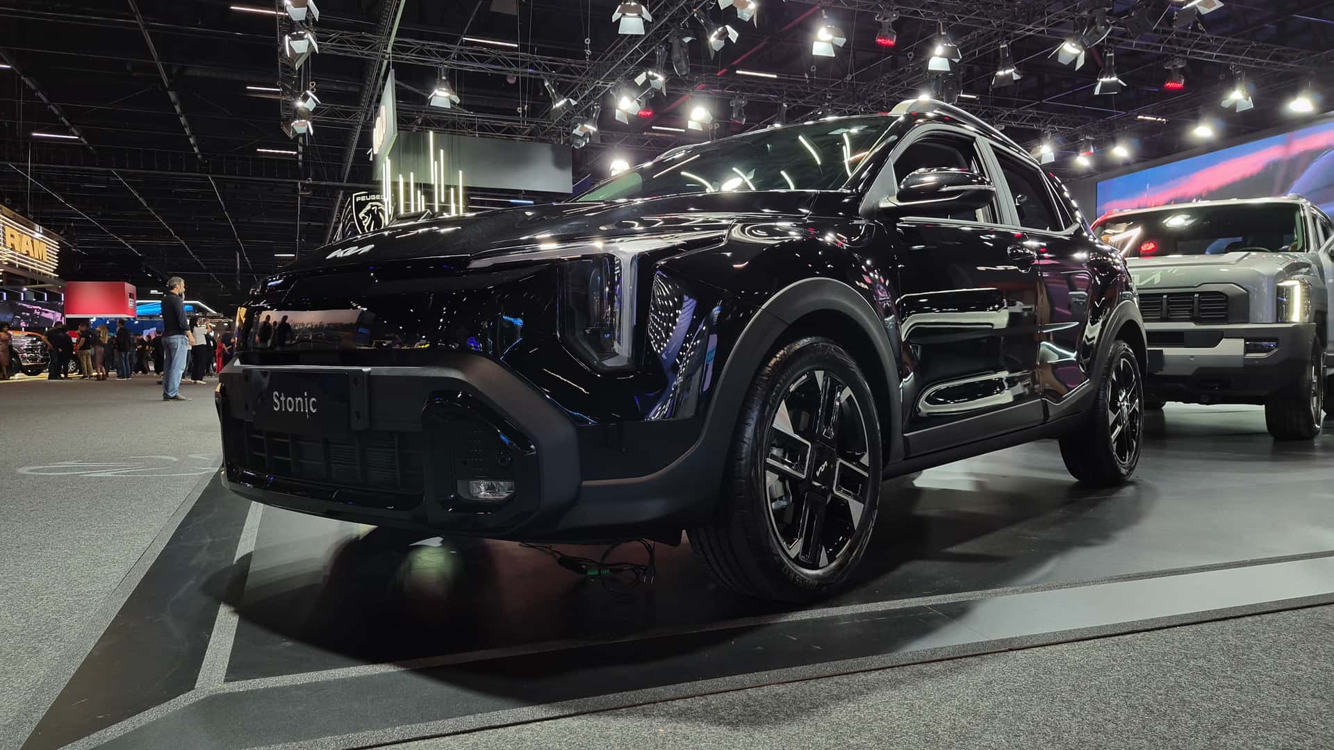 Kia Stonic no Brasil: Entenda por que o SUV Híbrido Ficará Fora em 2026 e Qual é a Nova Data