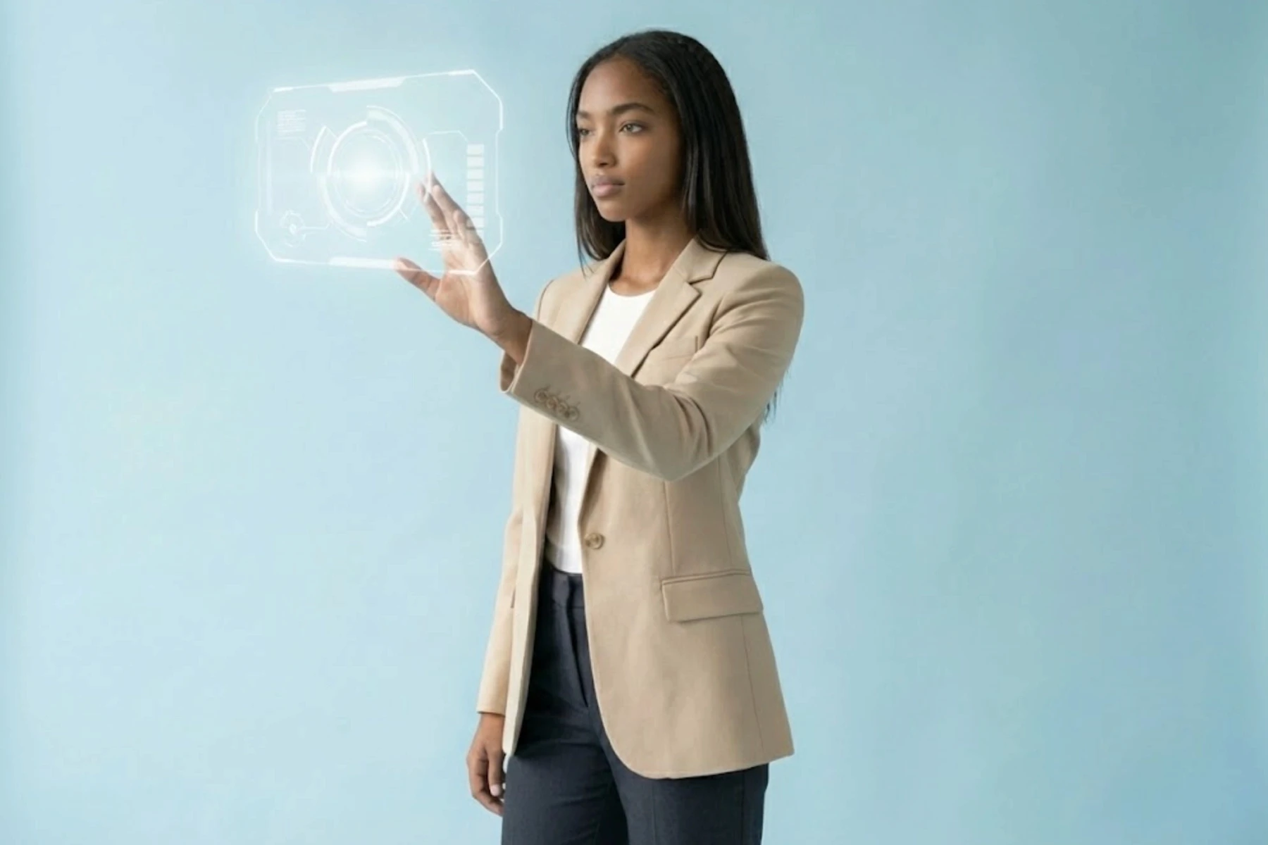 Symbolbild für Webflow-Websites: Eine Frau interagiert mit einer digitalen Oberfläche und steht für System-Upgrade, hohe Performance, Sicherheit und wartungsfreie Webflow-Technologie.