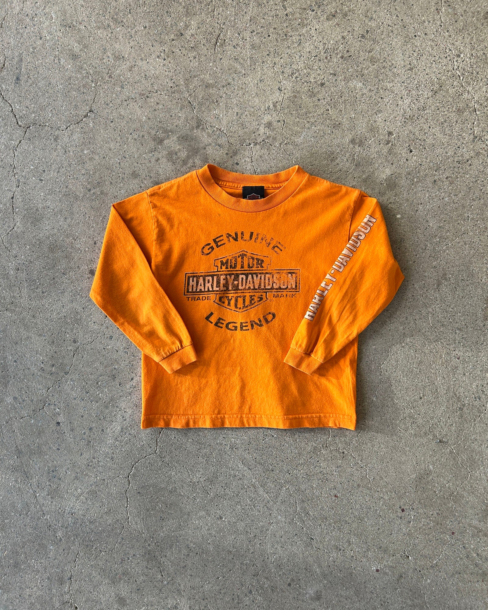 praha t-shirt - heirloom