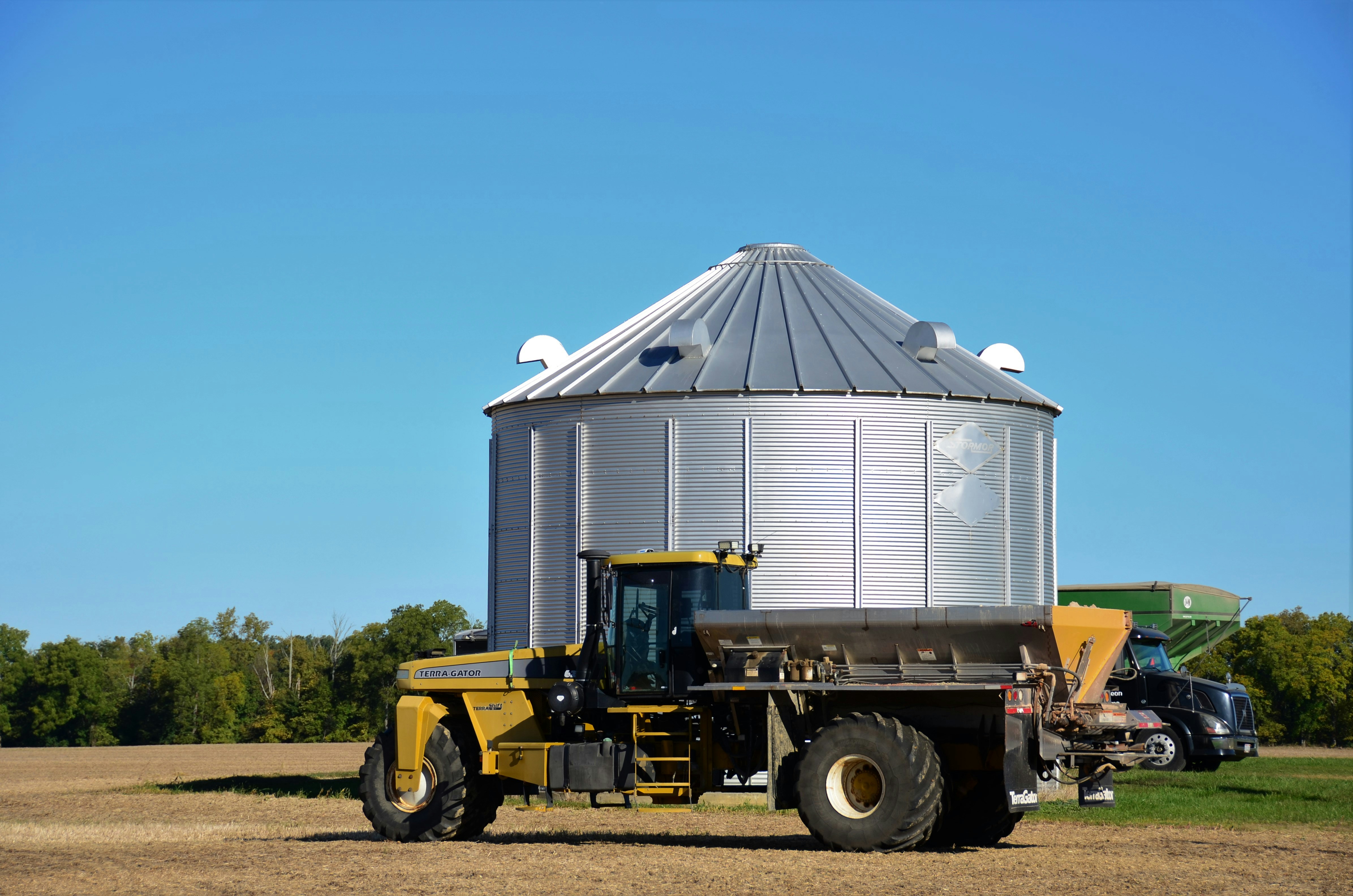 a tractor pulling a trailer