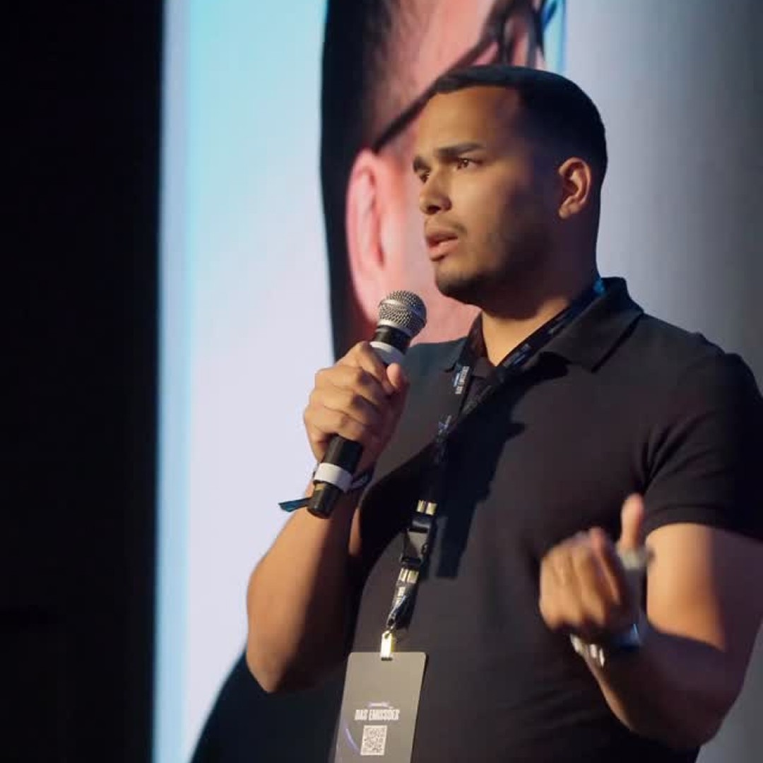 Credit card mockup displaying $430,000 balance and masked card details