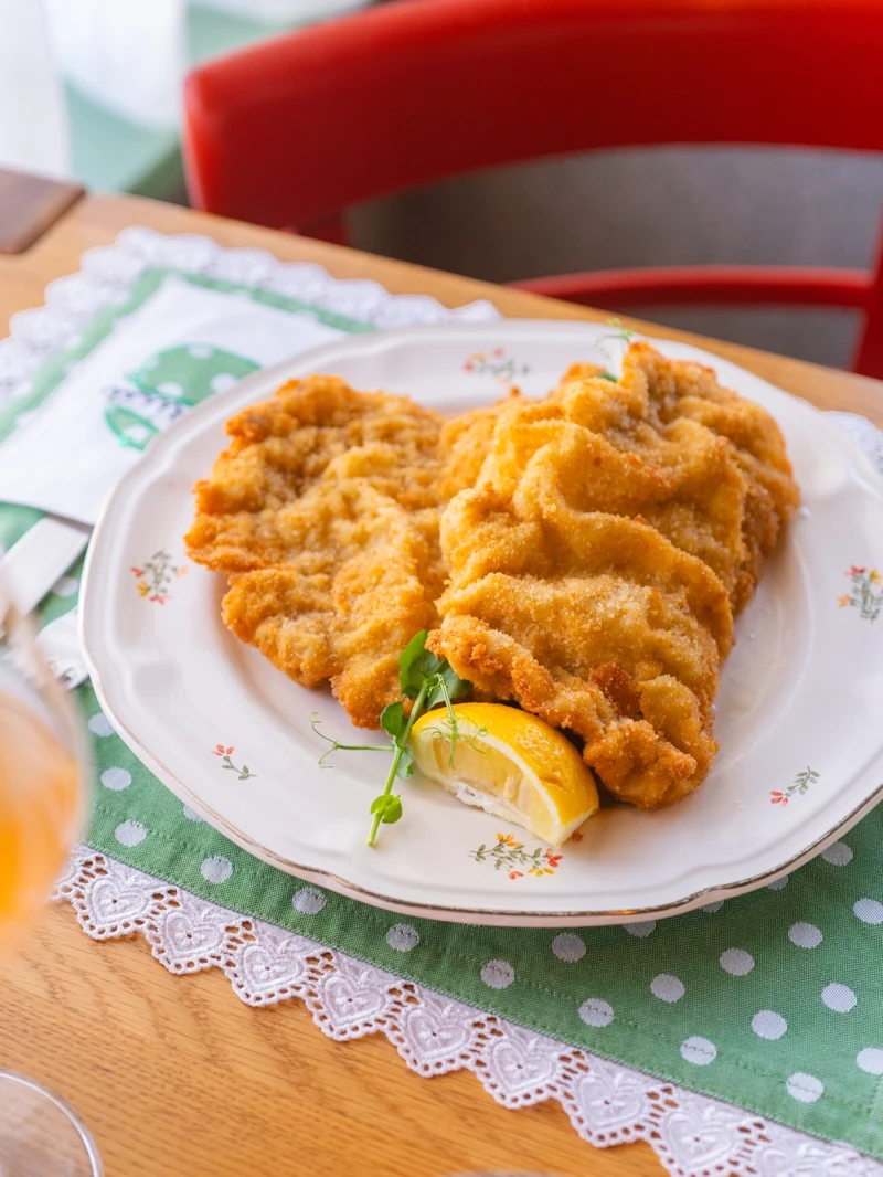 vegetable and meat on bowl