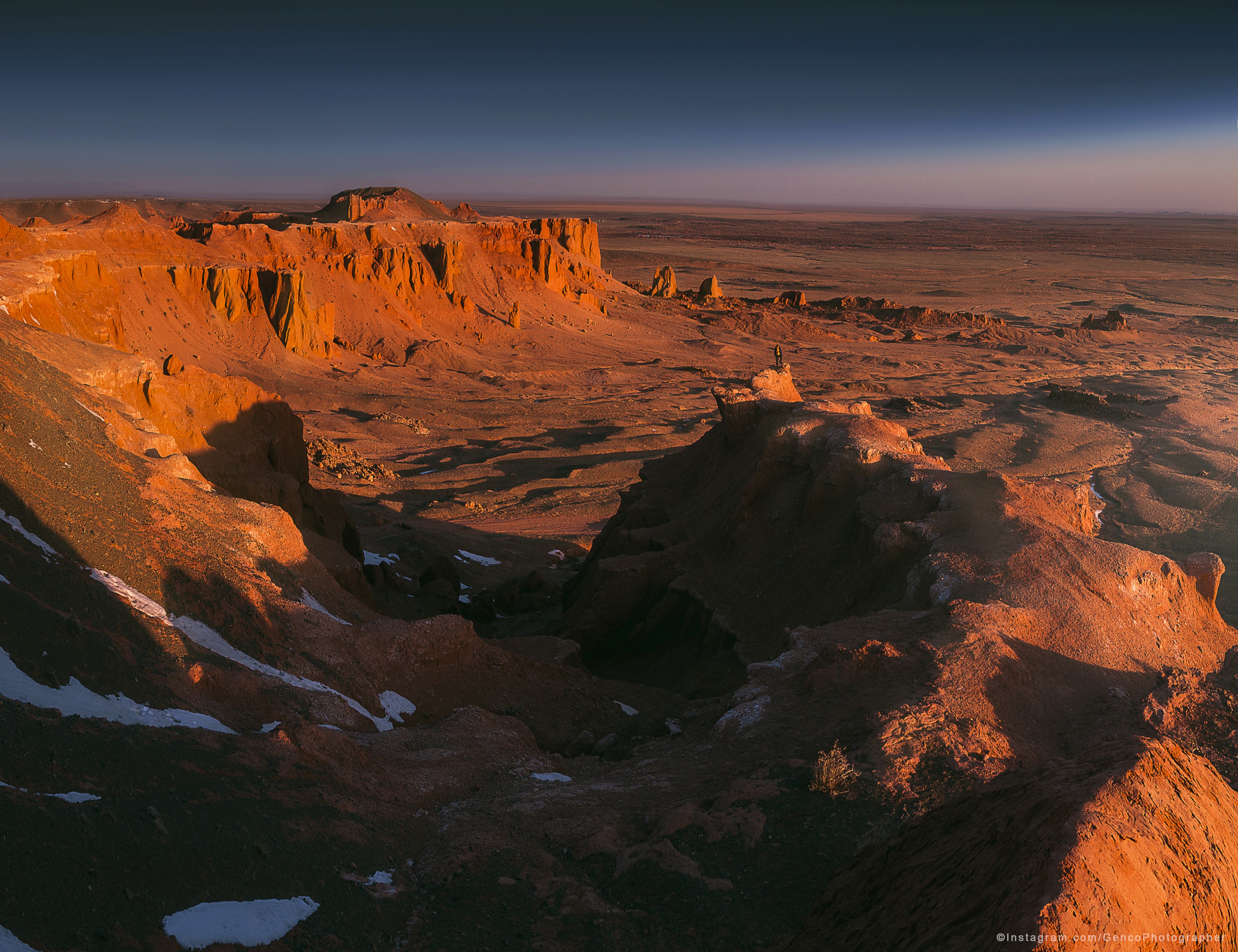 Bayanzag flamming cliffs
