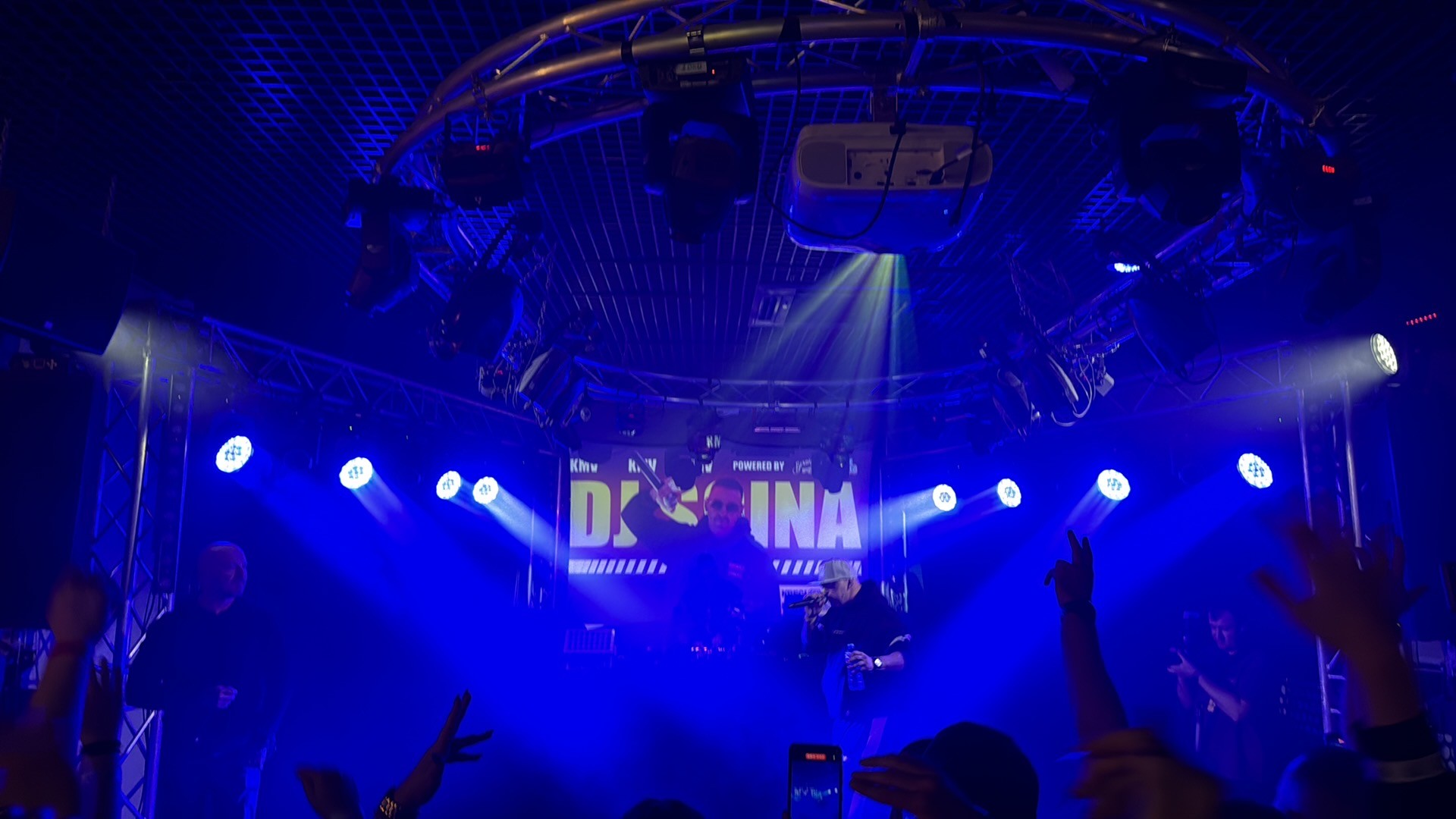 Album cover art for LILA RAY – Heart on Repeat