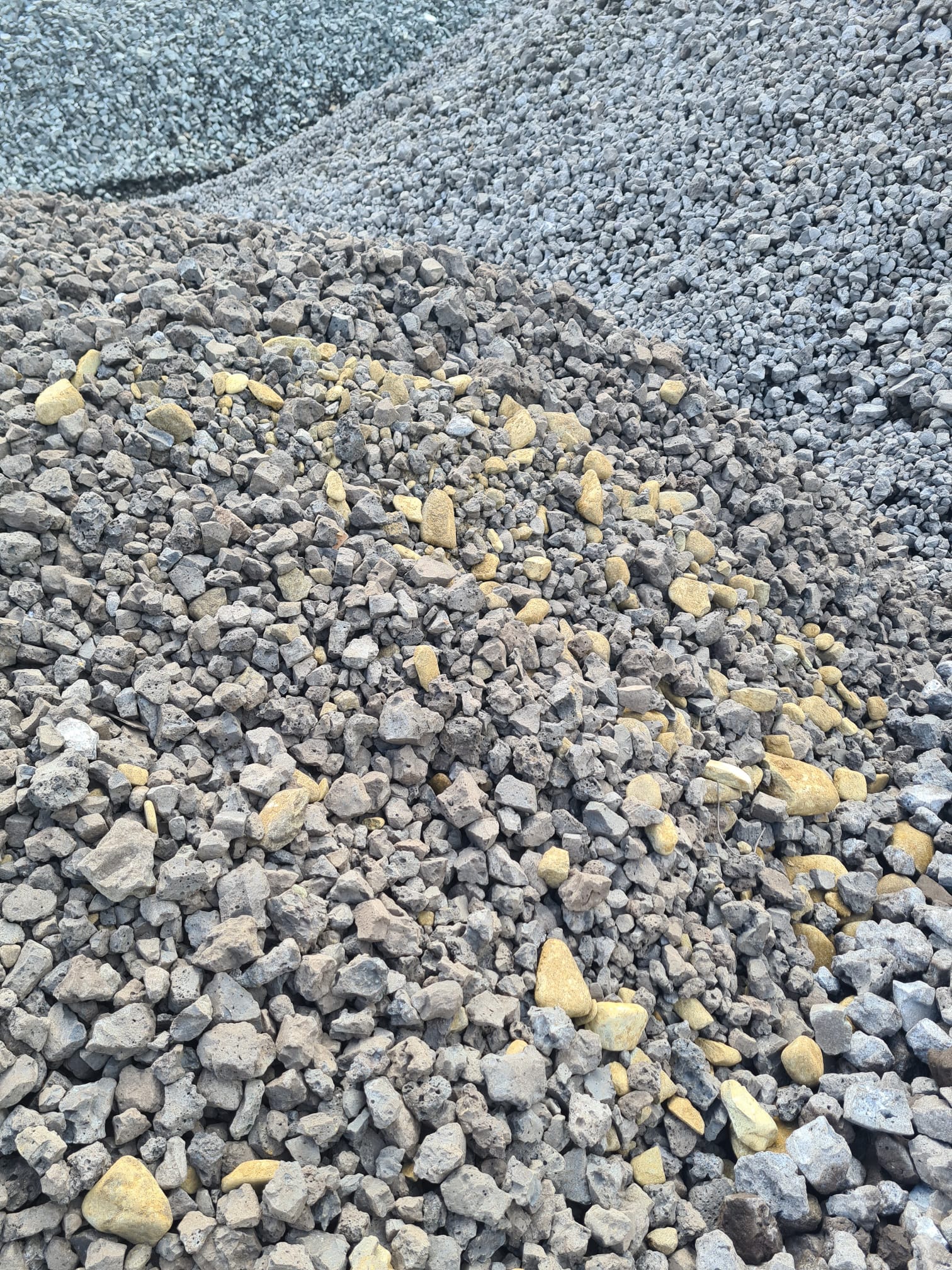 Wynajem sprzętu budowlanego w CKZ Cypcer, oferujący maszyny do pracy na placu budowy, takie jak koparki i ładowarki.