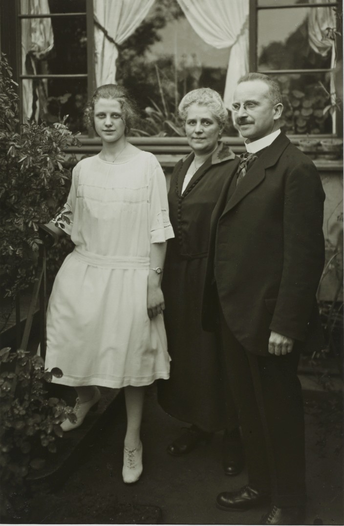 Middle class family of the 20th century