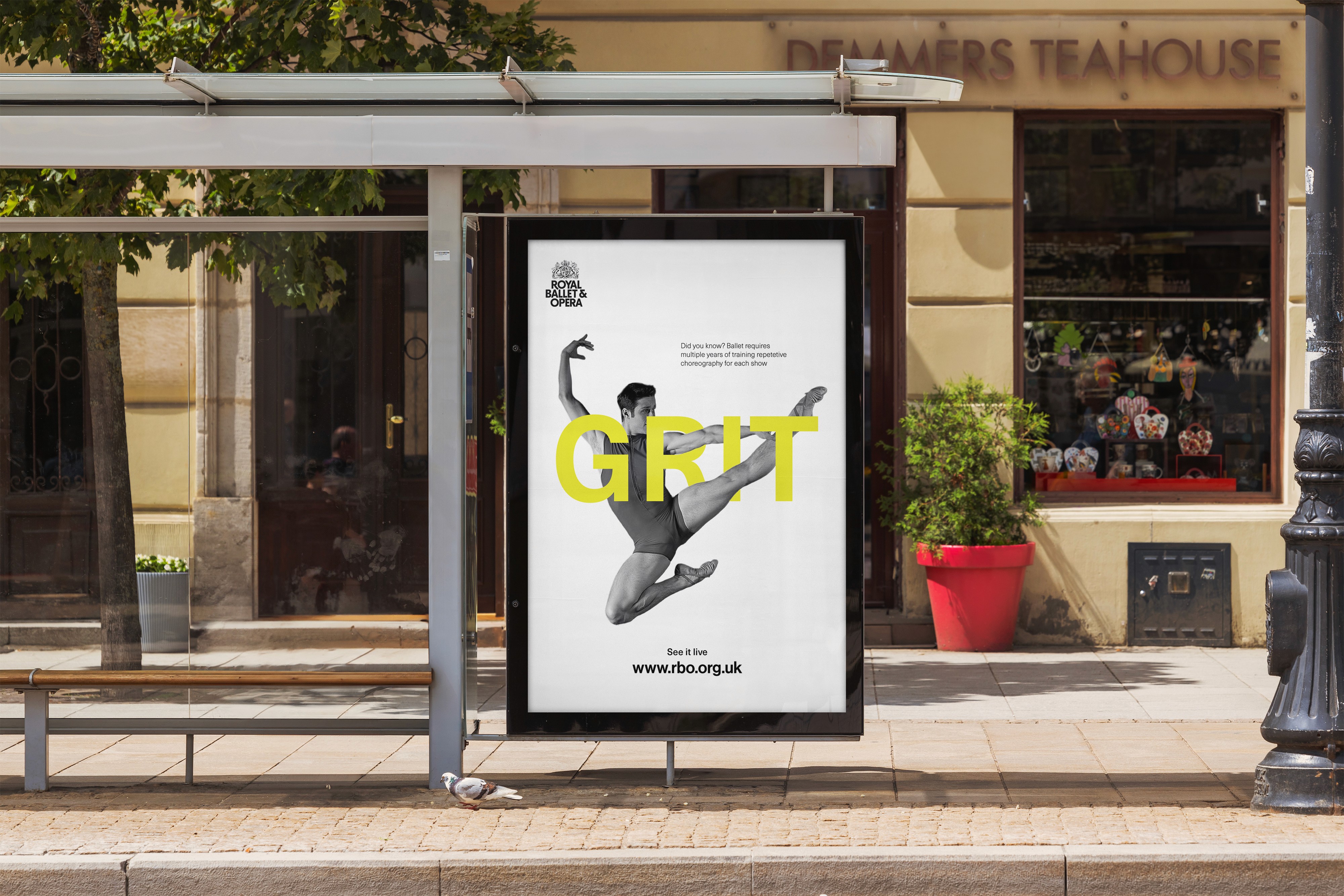 Partial view of a black smartphone screen against a purple gradient backdrop, displaying the “Circular” app icon (rounded square with a purple-pink pill logo) next to the Mail app icon, with the time reading 9:41.