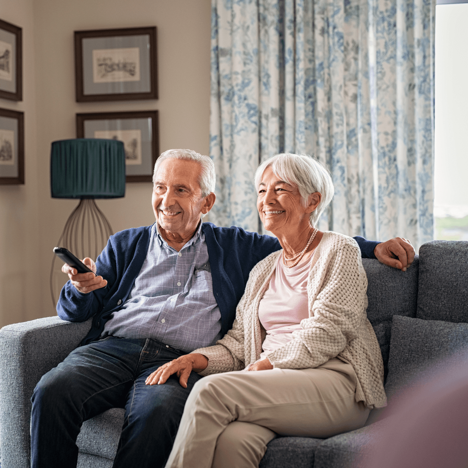 Découvrez le Signia StreamLine TV, l’accessoire qui transmet le son de votre télévision directement dans vos appareils auditifs. À découvrir gratuitement chez Audio Pour Tous !