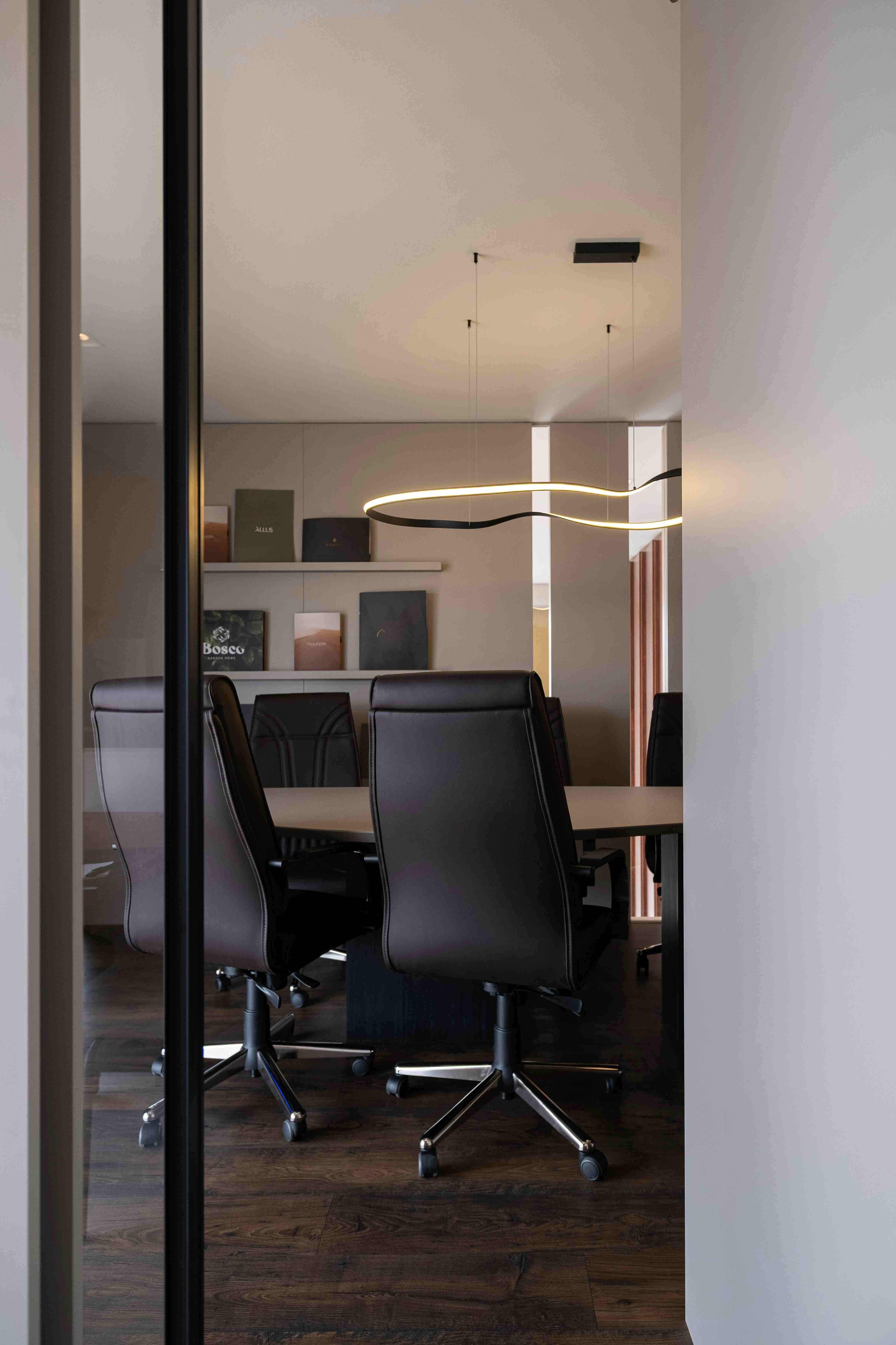 Modern law office meeting room – structured legal representation in Turkey
