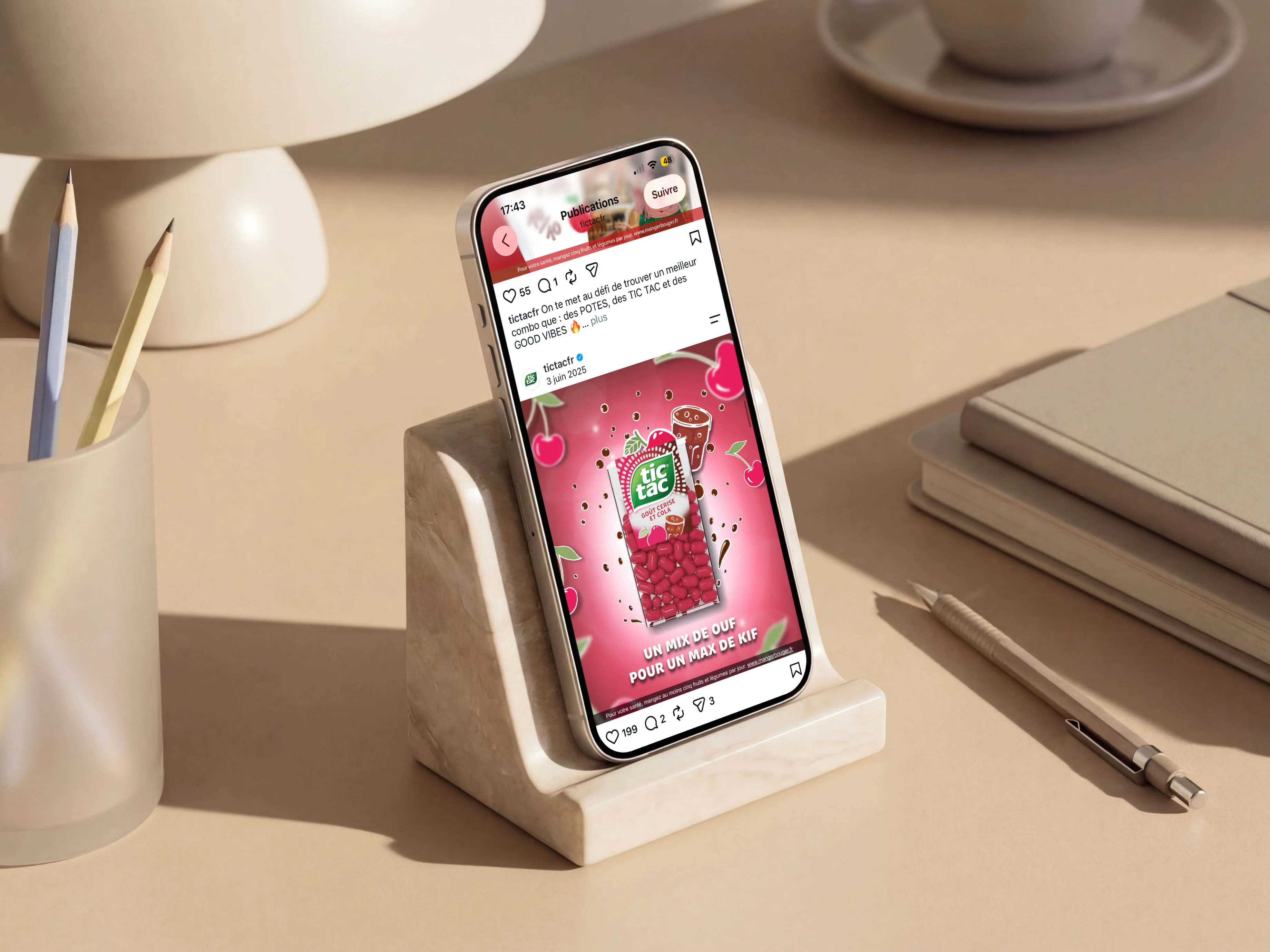 mockup d'un téléphone montrant le Instagram de tictac
