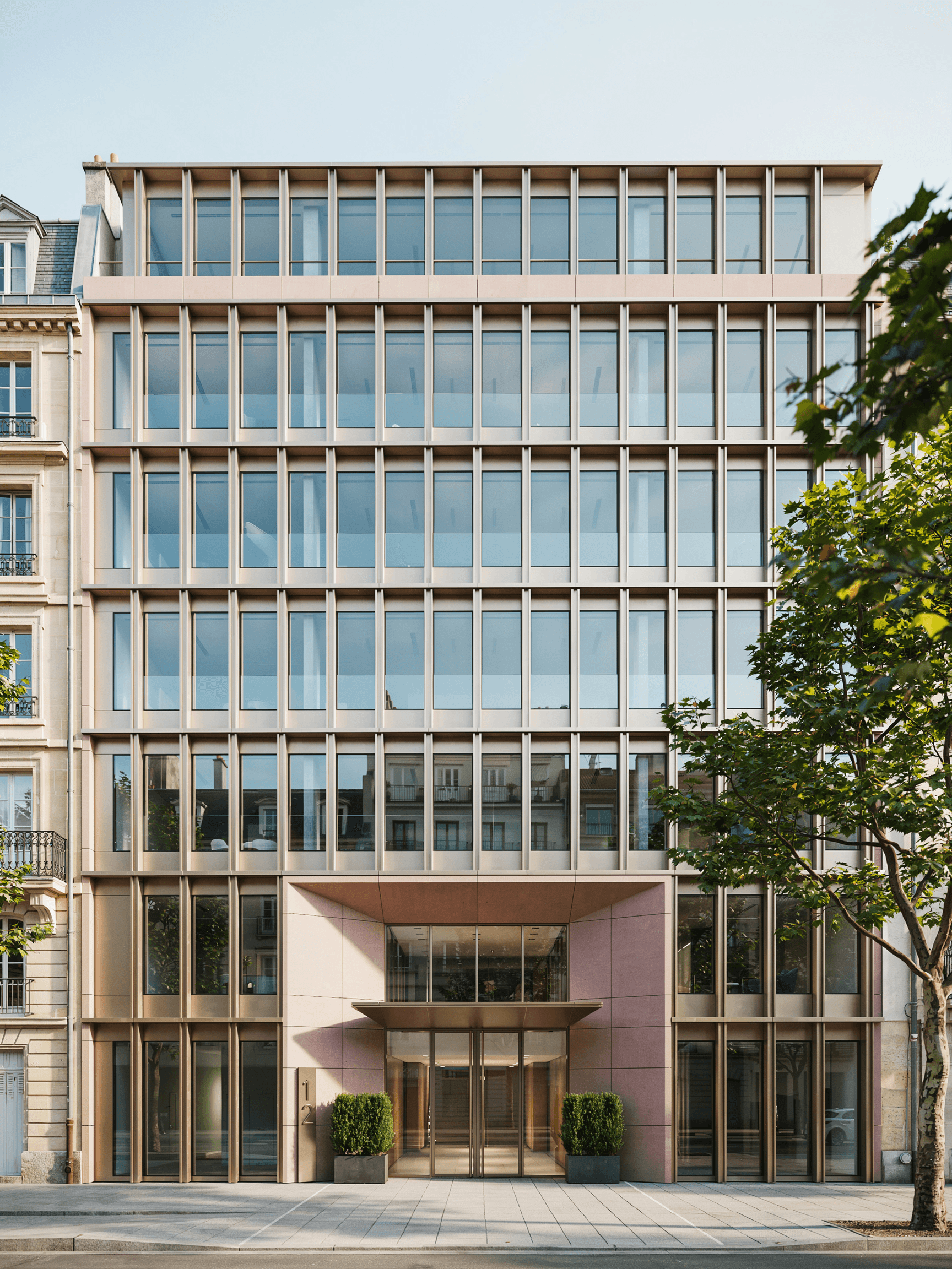 Façade d'immeuble de bureaux pour un service de domiciliation commerciale