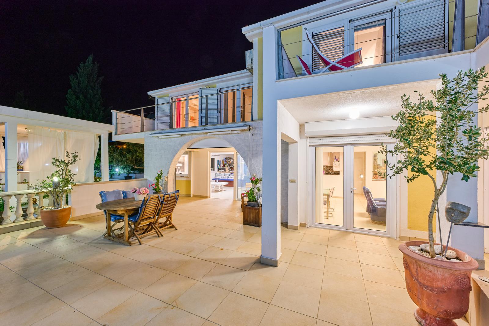 Bedroom with wall bookshelf and mountain view.