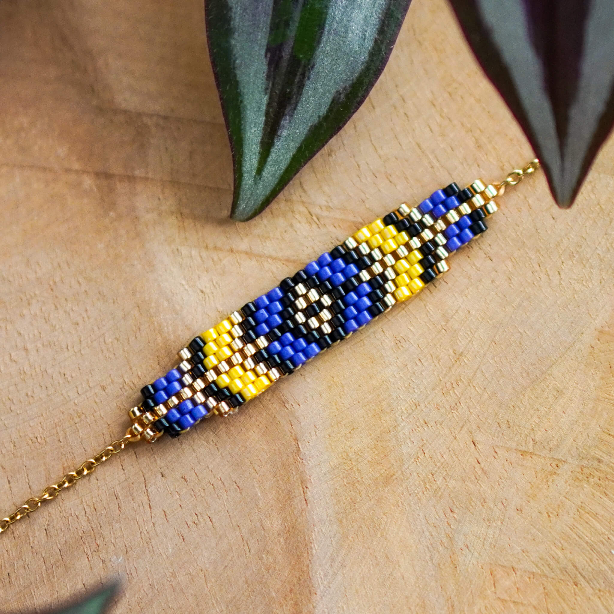 Bransoletka Prism z geometrycznym wzorem w kolorach fioletowym i żółtym, ręcznie szyta z koralików Miyuki