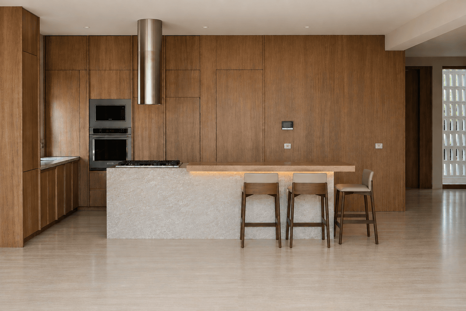 Cocina de madera diseñada a medida para Casa MJ.