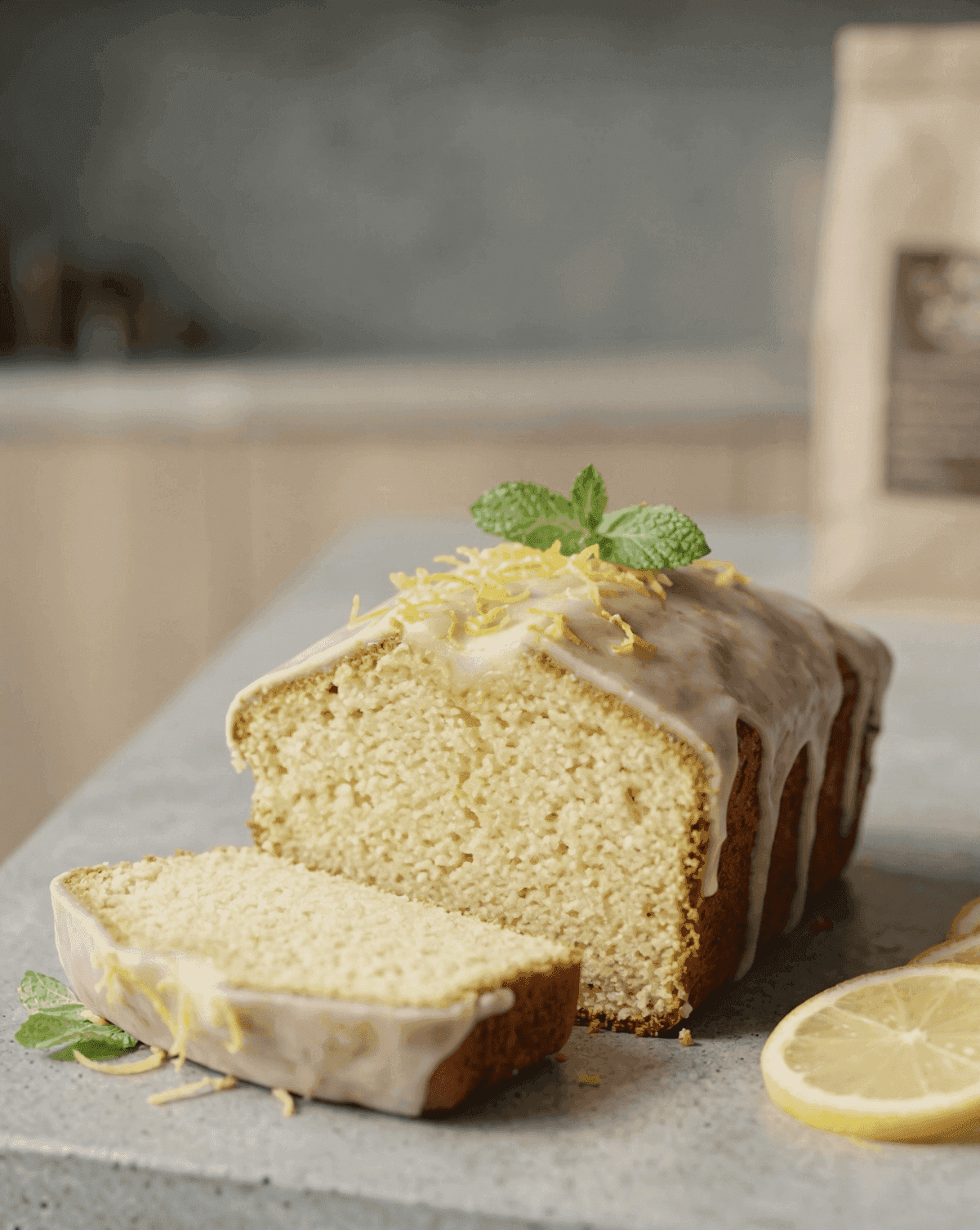 Iced lemon cake with fresh lemon