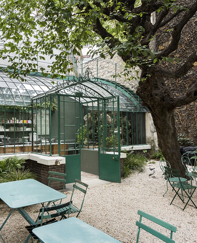 Cafe in a garden in Paris