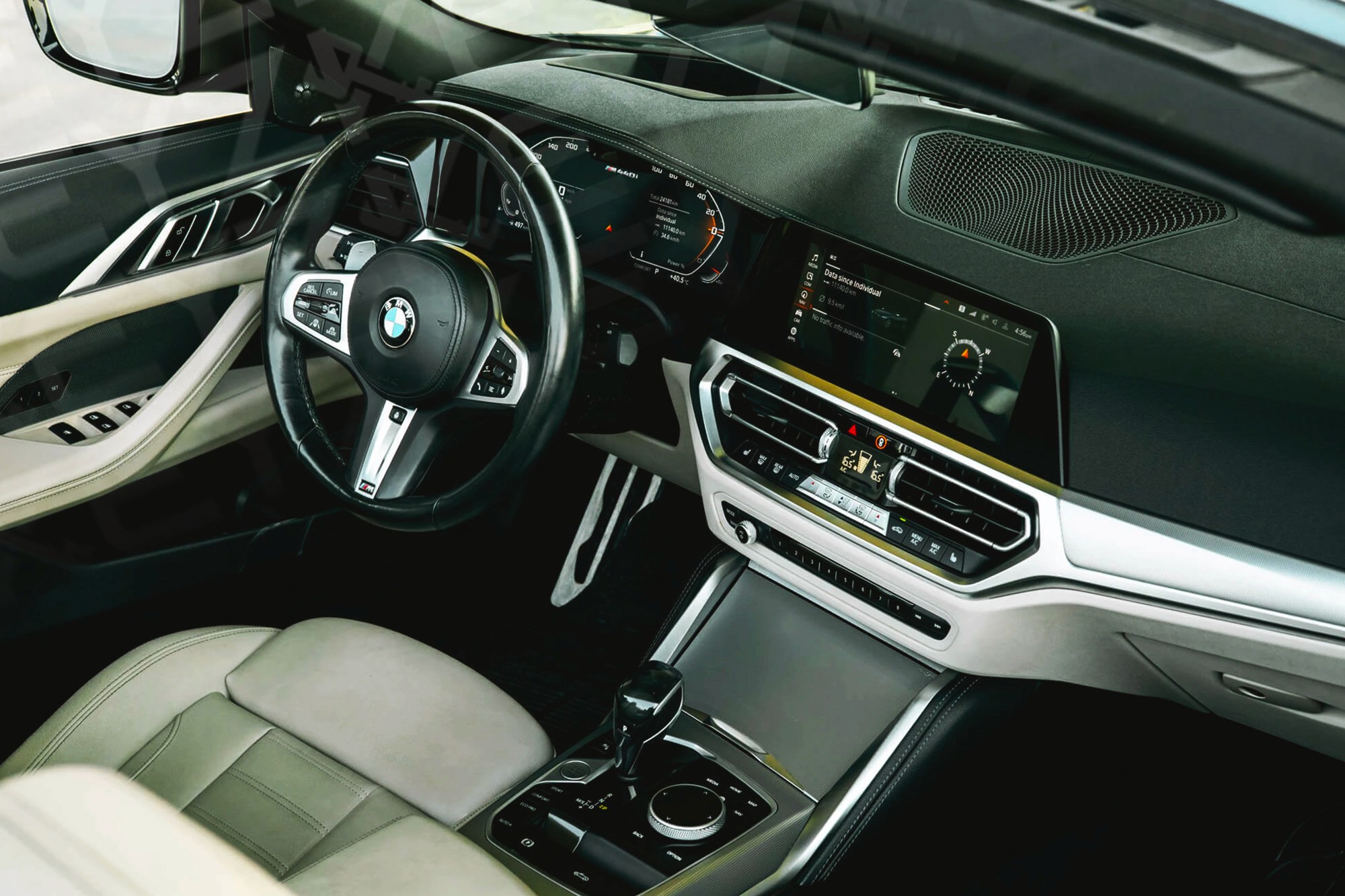 Vue interieur BMW M440i Cabriolet Bleu – Location Sportive à Dubaï | Keyz Rent