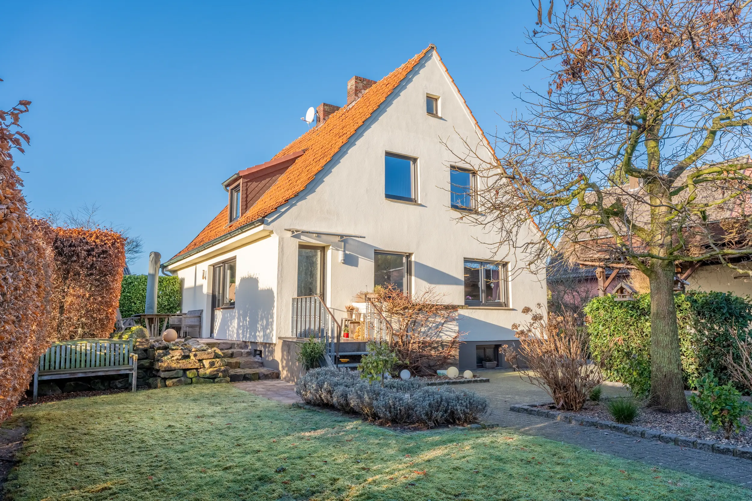 Freistehendes Einfamilienhaus mit Satteldach, Terrasse und gepflegtem Garten in ruhiger Wohnlage von Gronau