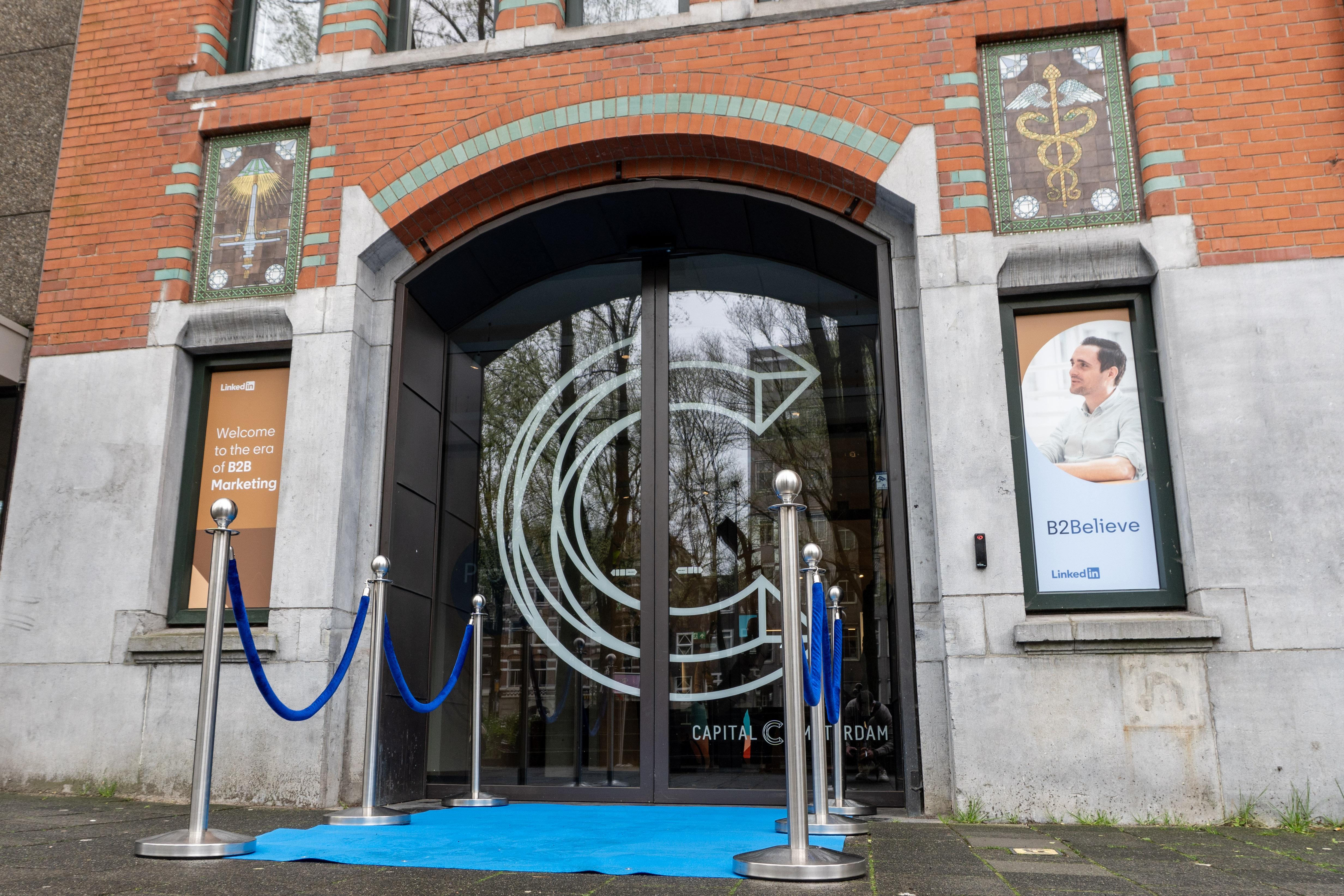 Entree van de B2Believe-eventlocatie in Amsterdam